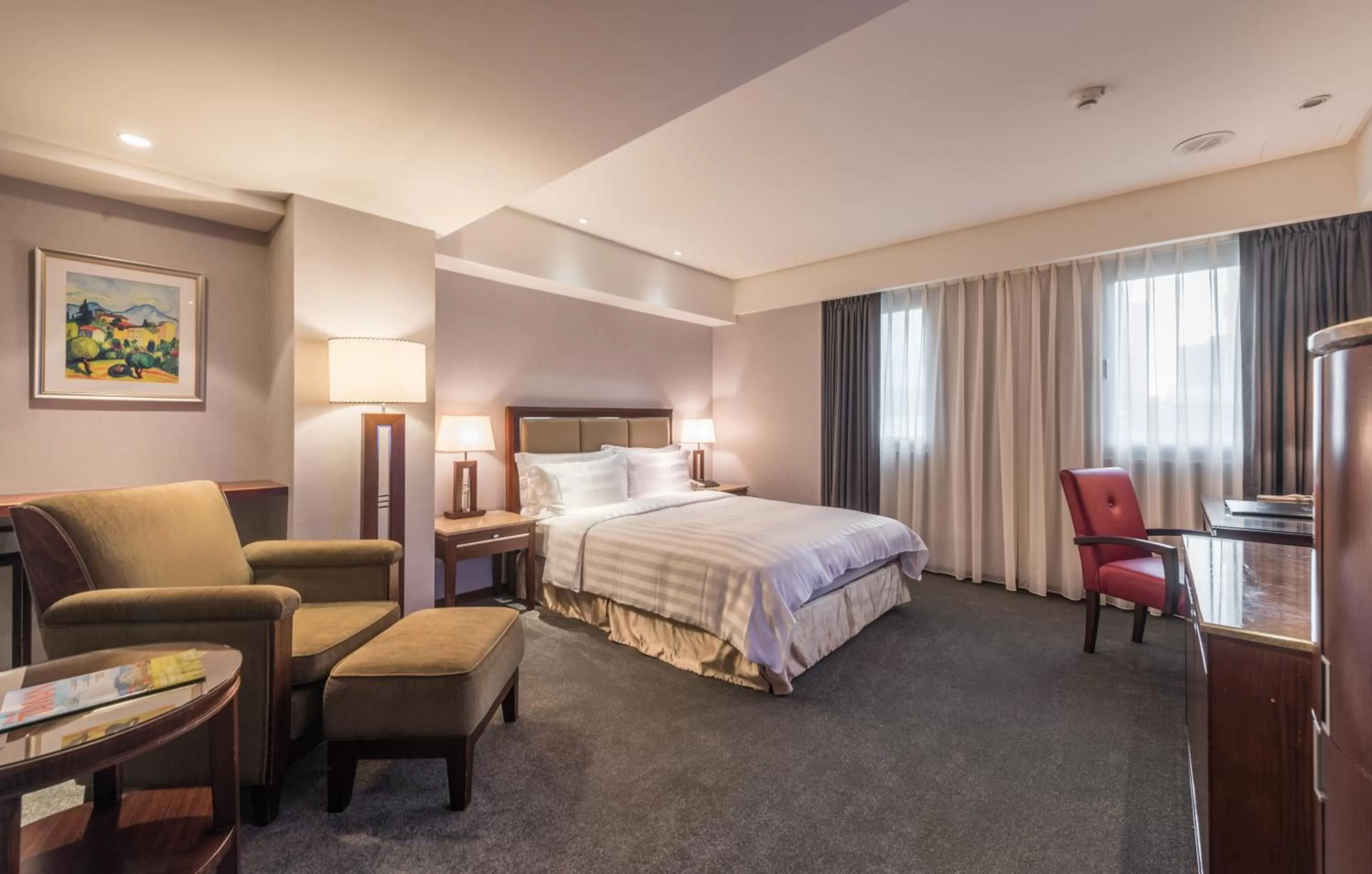 Photo of the whole room, Bed in Royal Biz Taipei Hotel