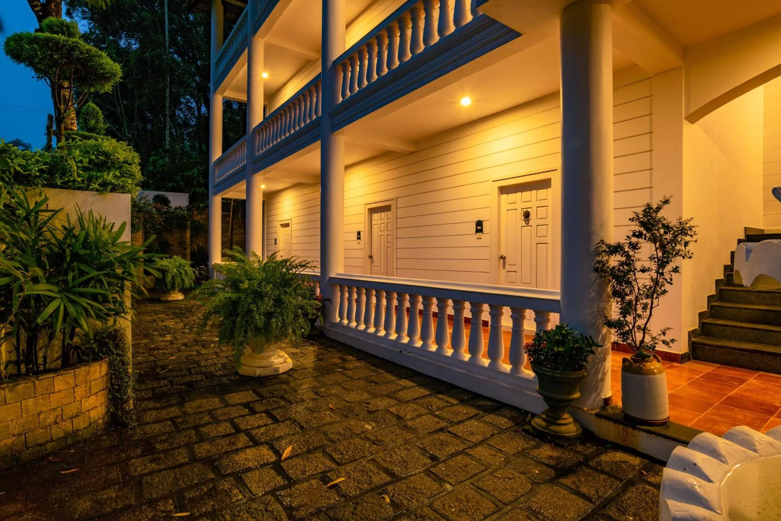 Facade/entrance in Tea Harvester