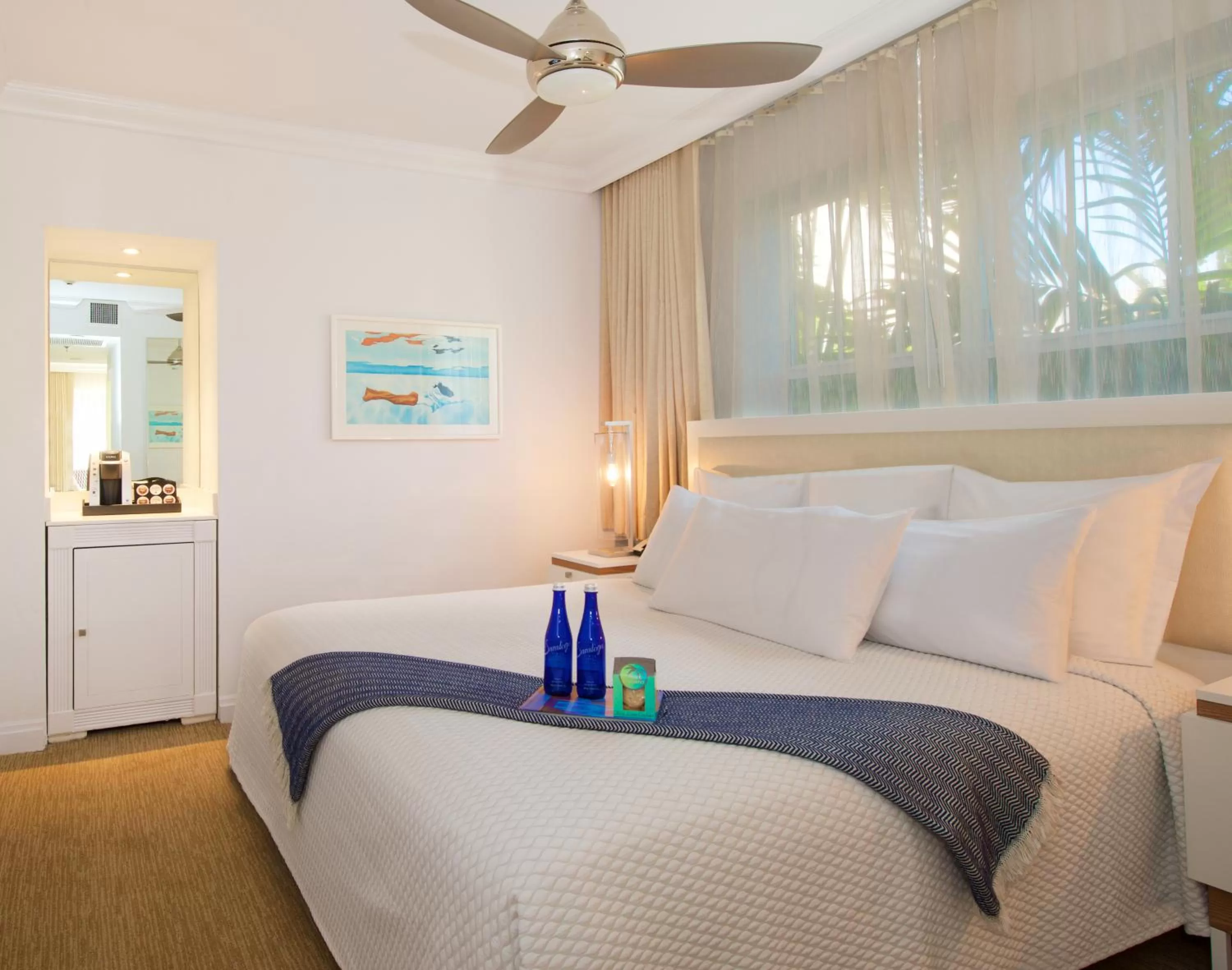 Bedroom, Bed in Blue Moon Hotel