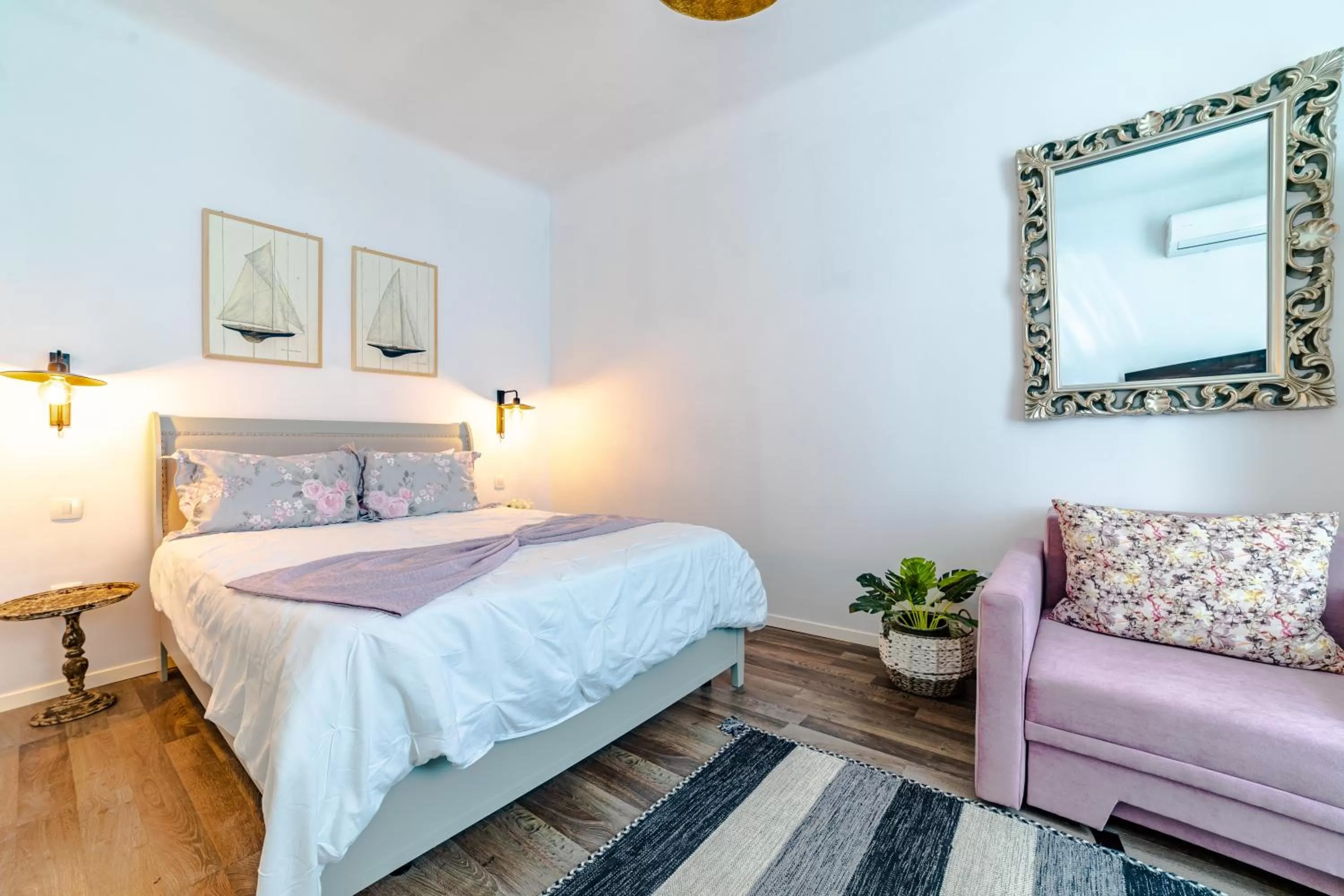 Bedroom in ALBERT RESIDENCE with PARKING