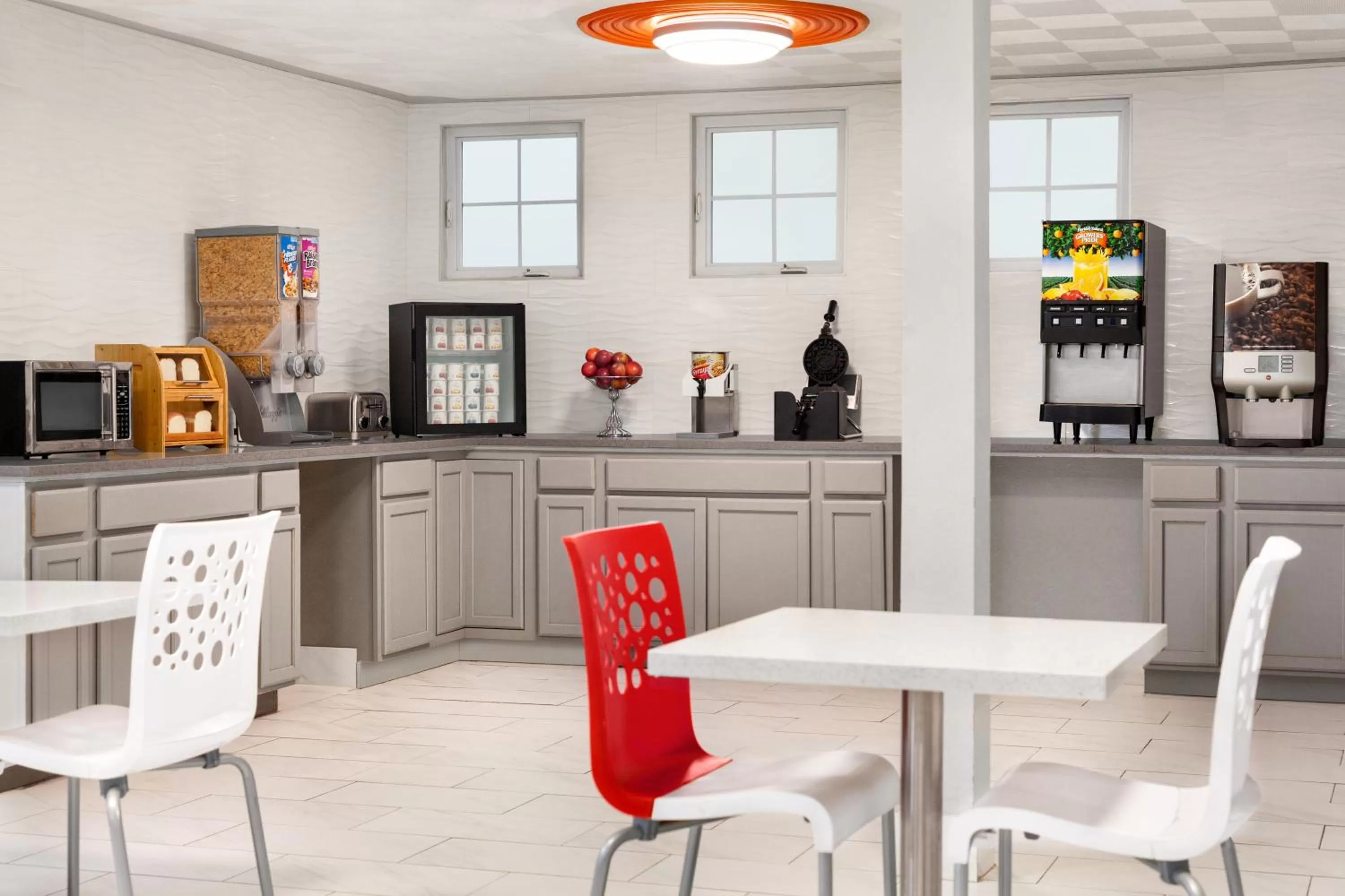 Breakfast in Super 8 by Wyndham Lenexa Overland Park Area/Mall Area