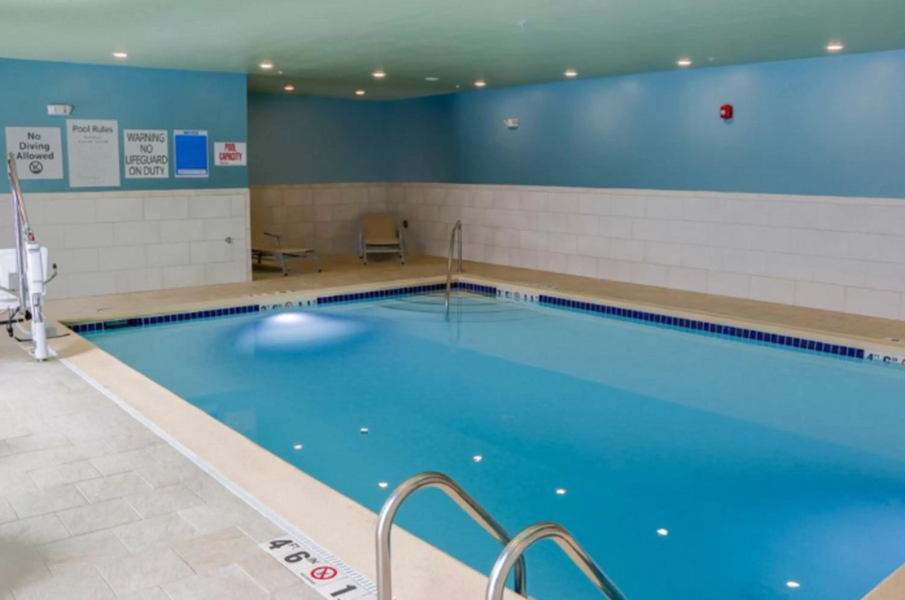 Swimming pool in Holiday Inn Express & Suites - Detroit North - Roseville by IHG