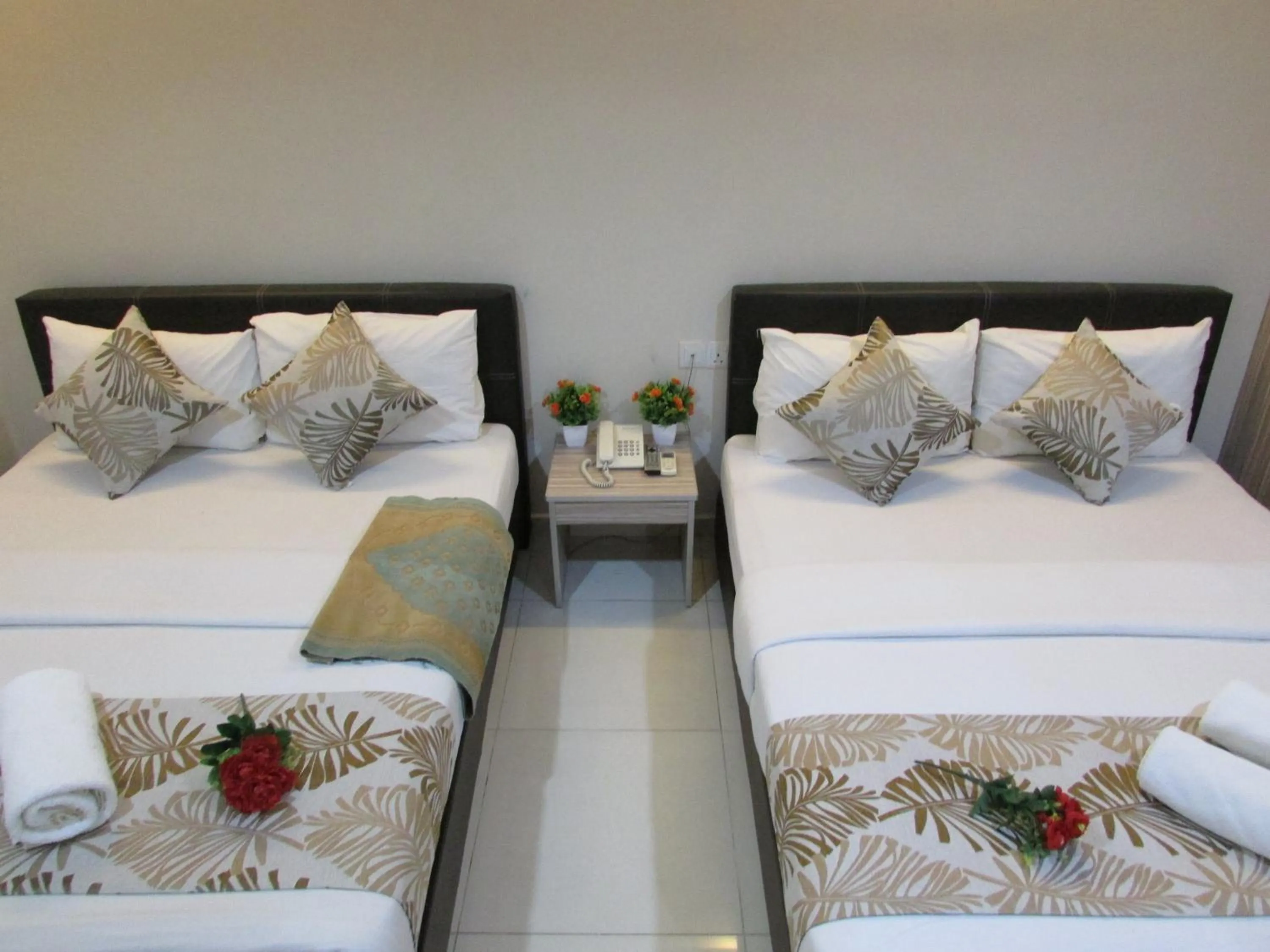 Bedroom, Bed in Safari Hotel