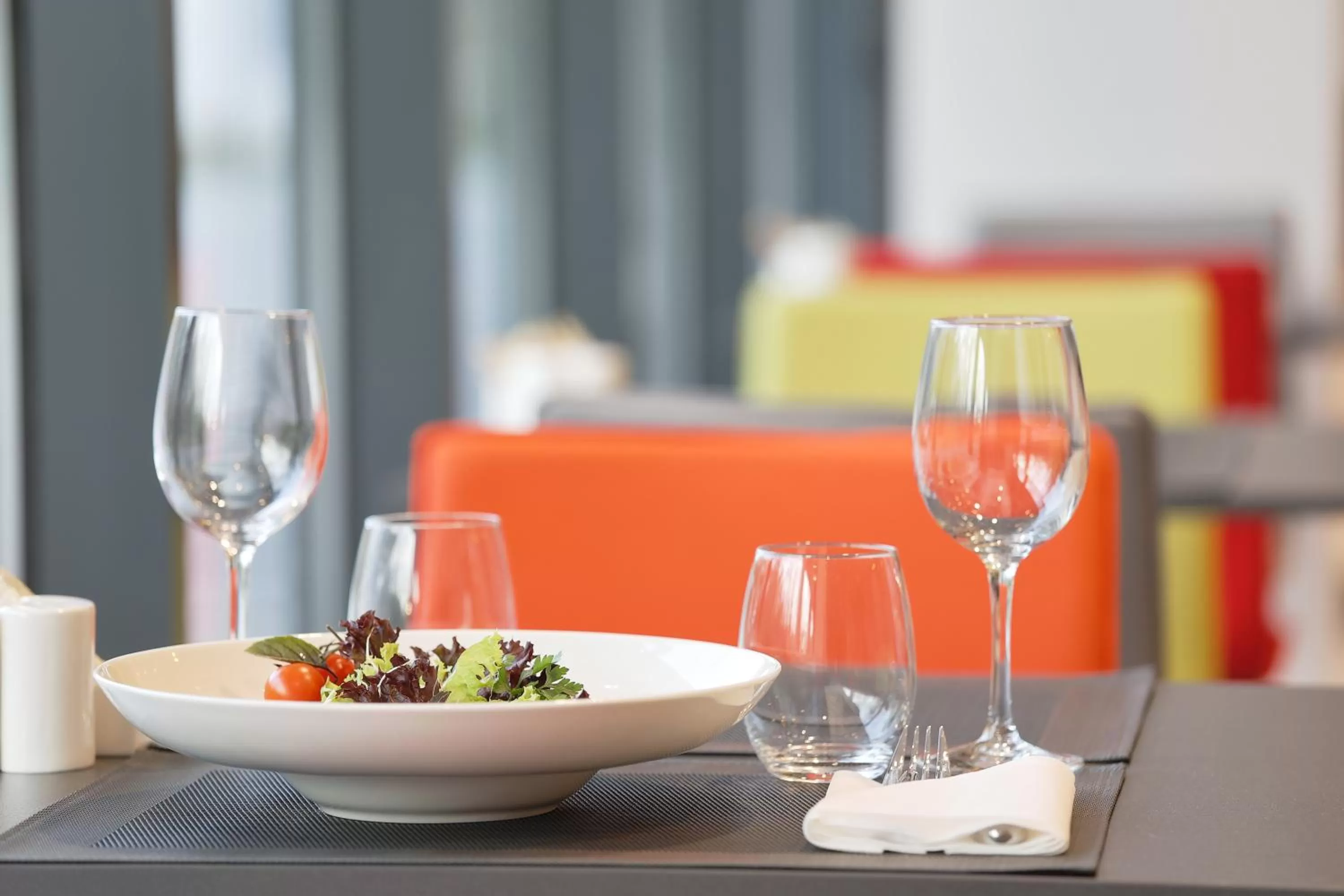 Restaurant/places to eat in Active Hotel