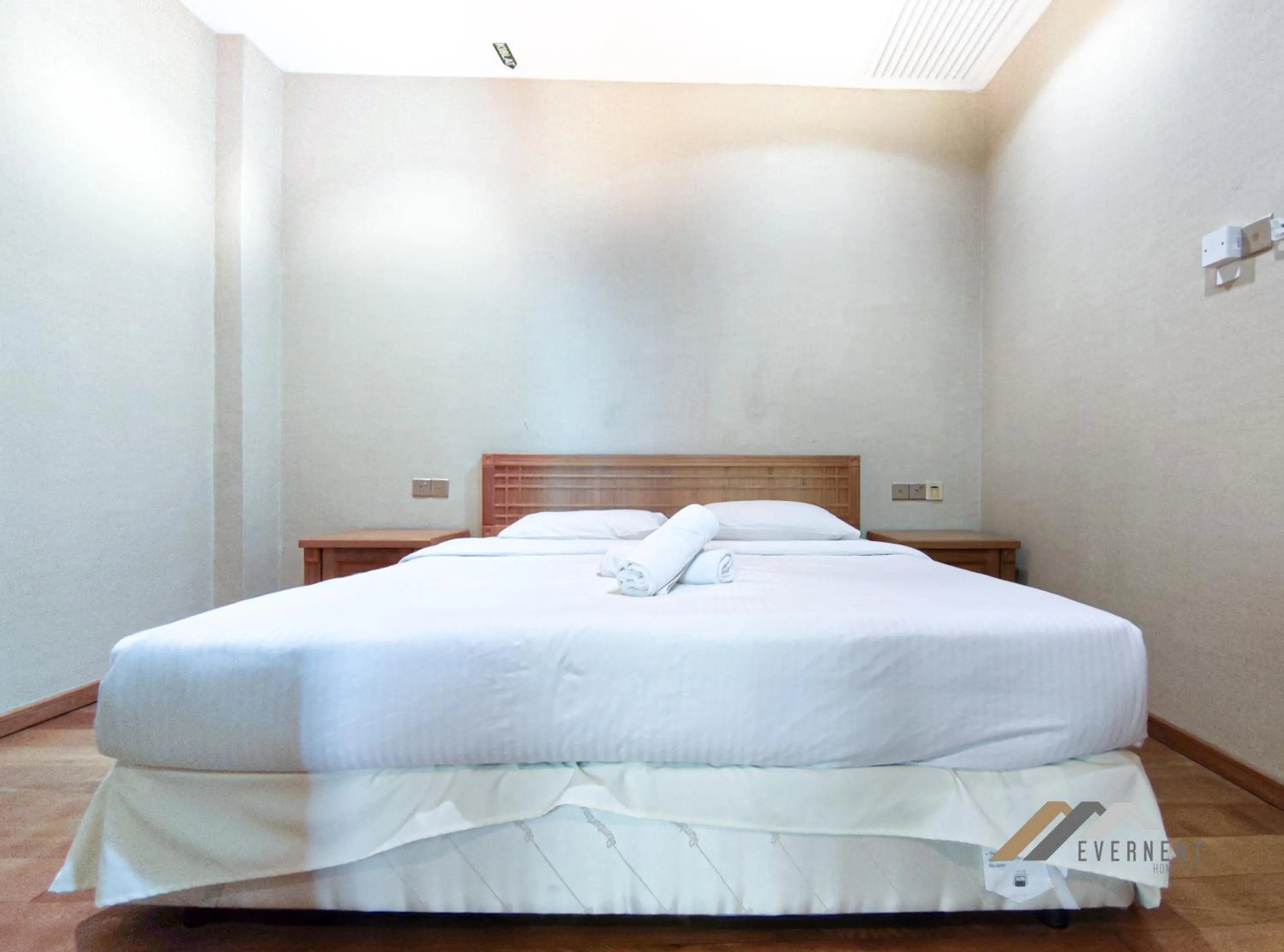 Bed in Mciti Suites by Evernent