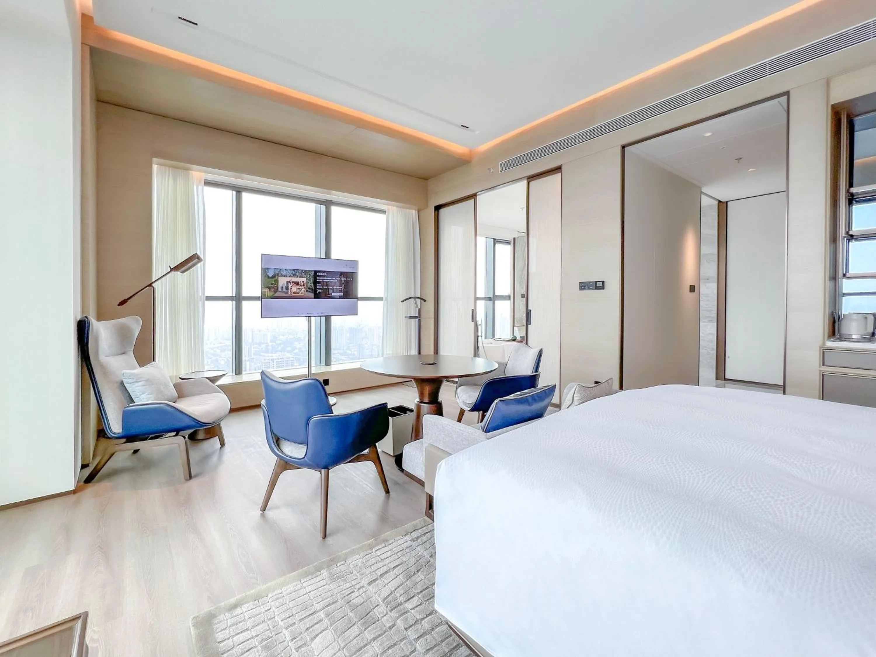 Photo of the whole room, Bed in JW Marriott Hotel Changsha