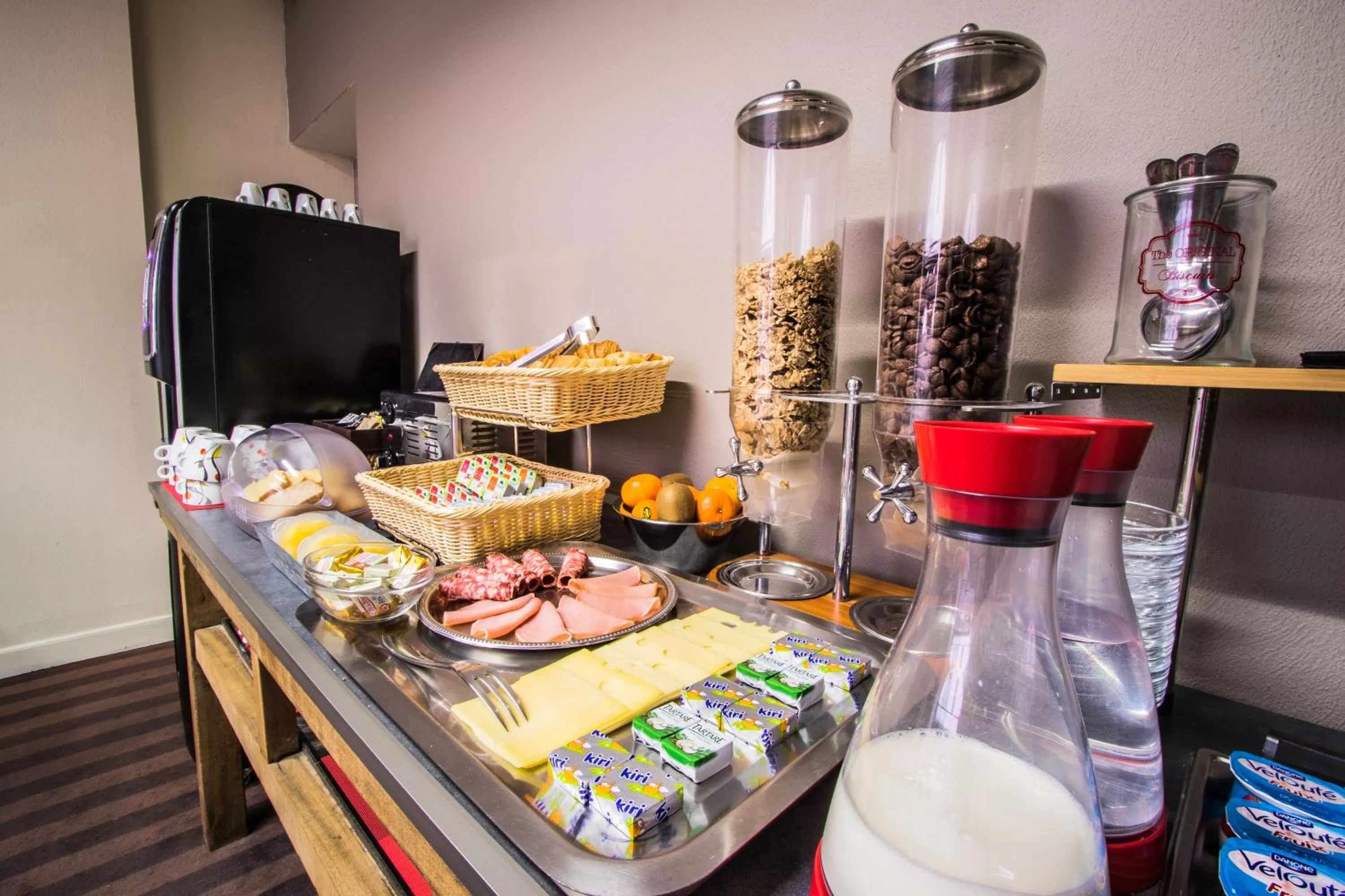 Buffet breakfast in Théâtre Hôtel Chambéry