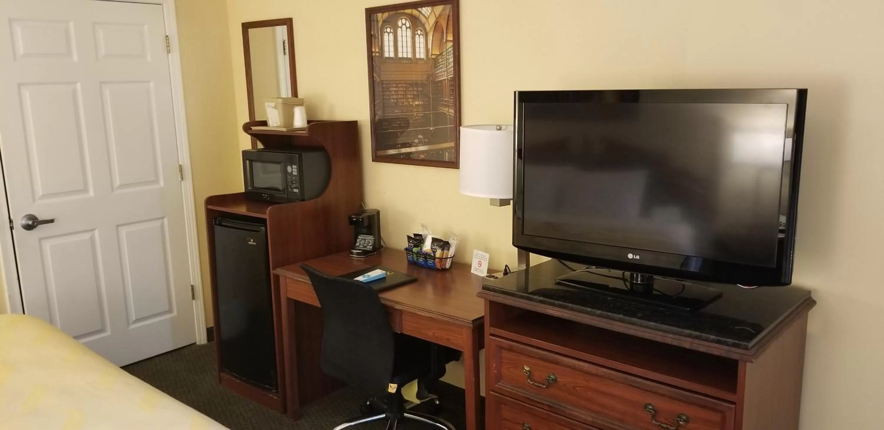 TV and multimedia in Quality Inn Bainbridge