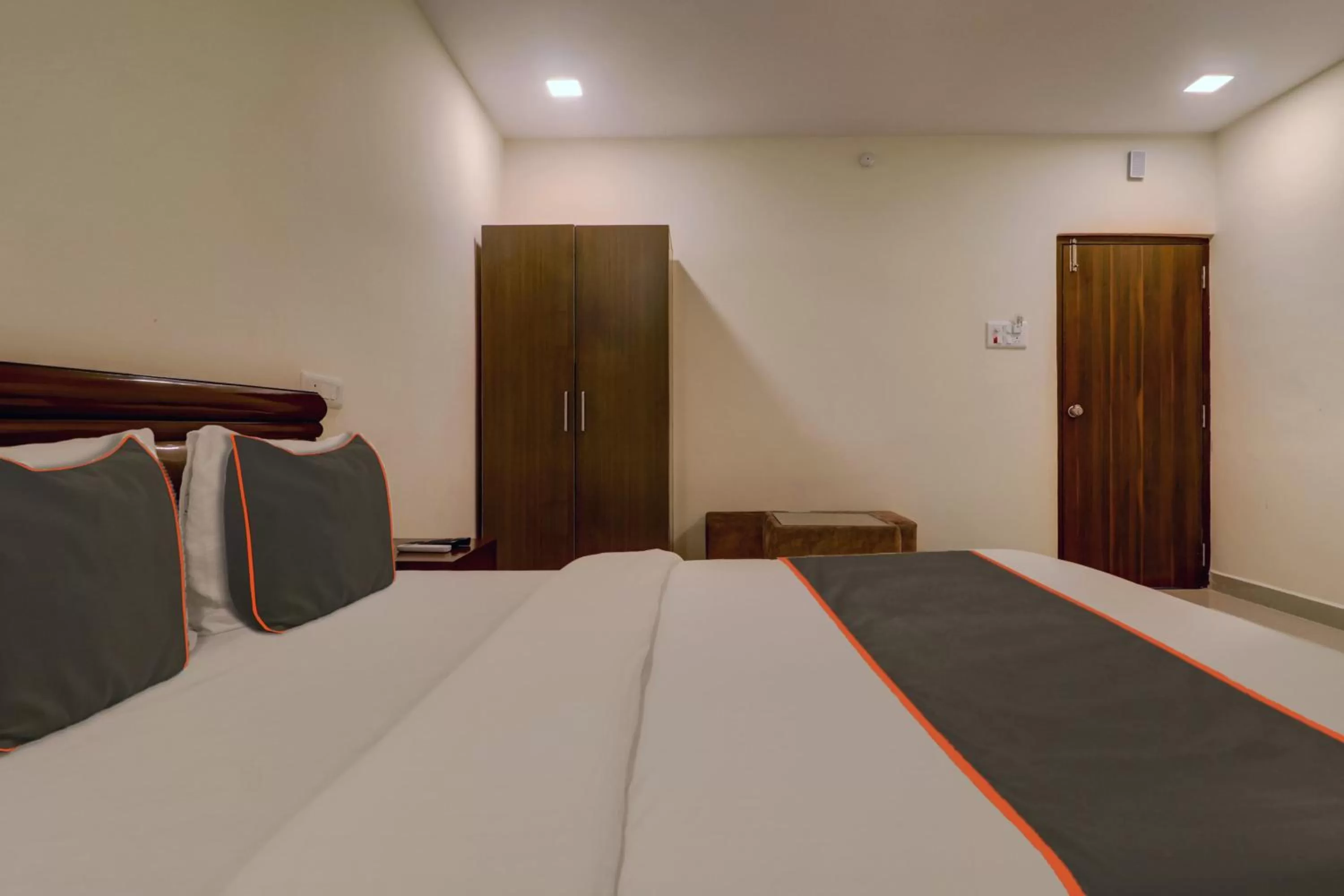 Bedroom, Bed in Super OYO Collection O Halcyon Madhapur