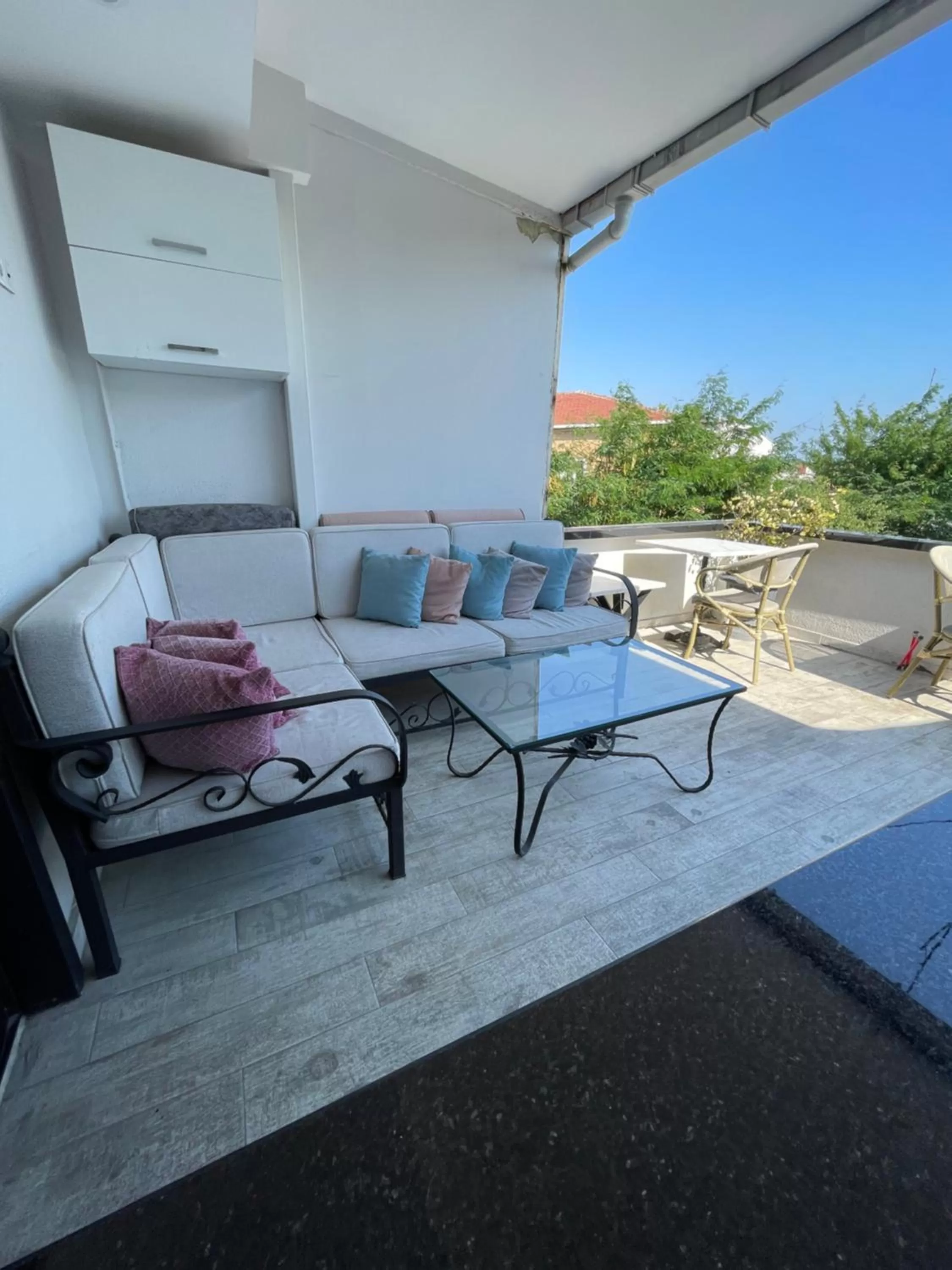 Swimming Pool in Arat Apartments