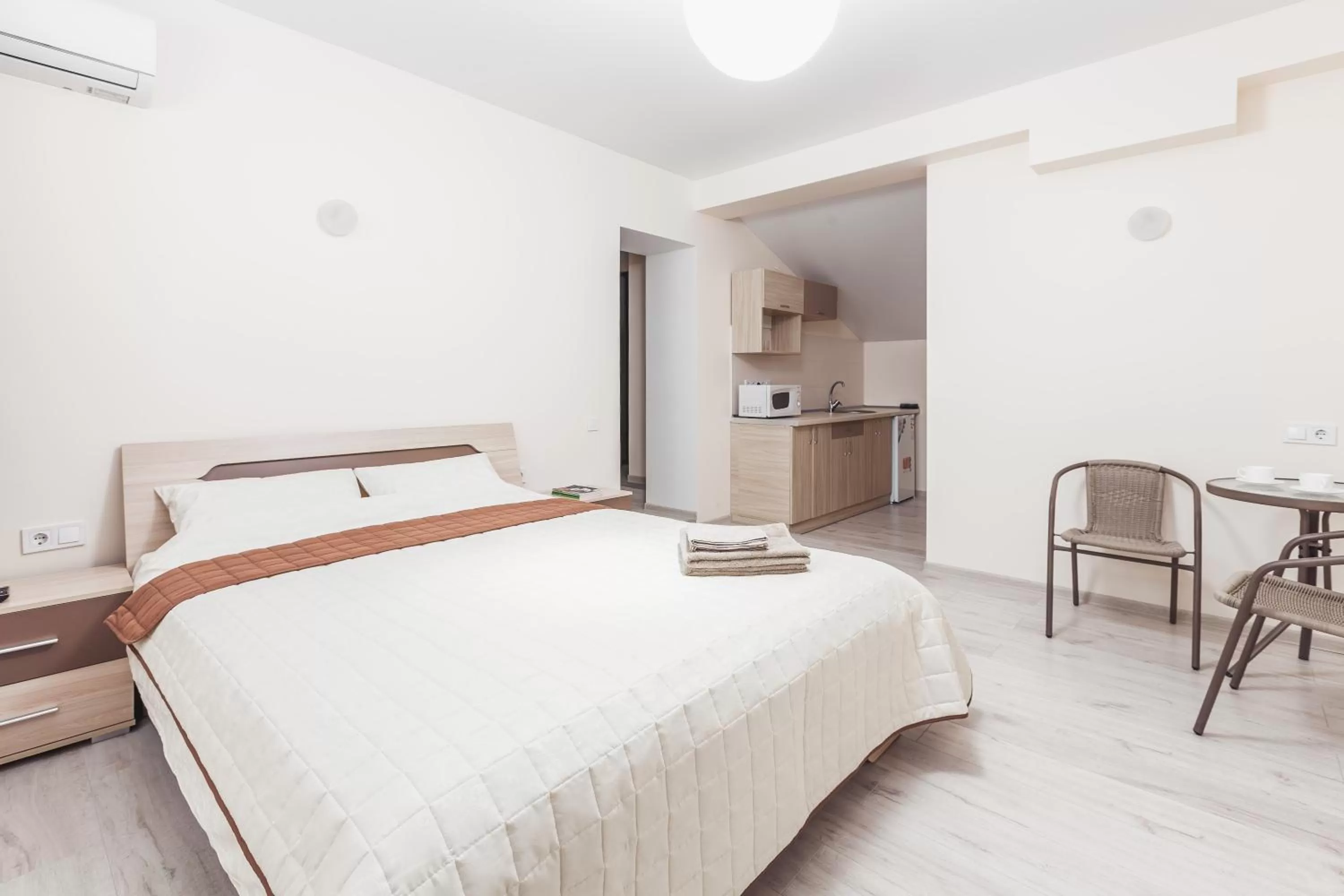 Bed in Apartments near Deribasovskaya