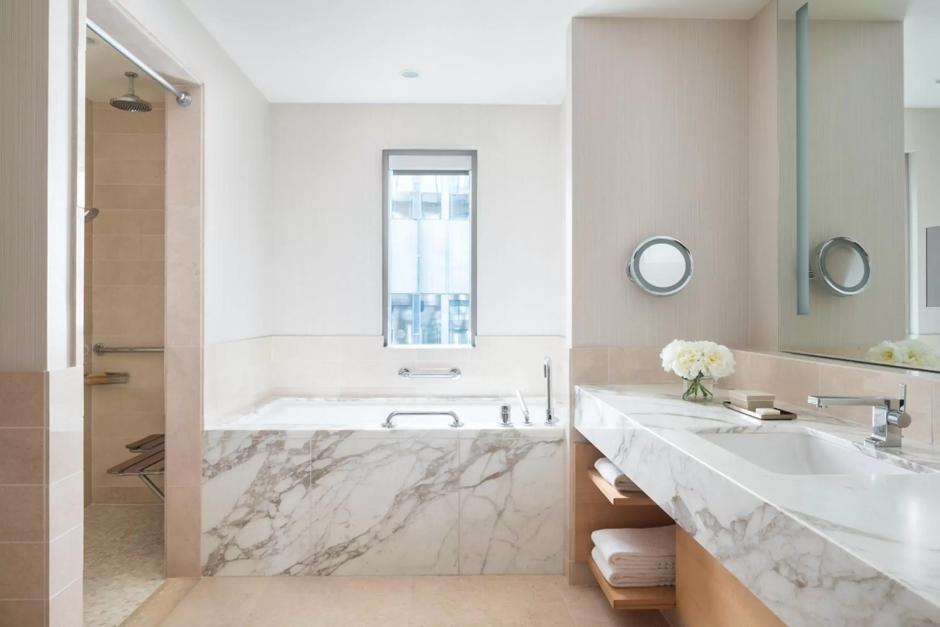 Seattle-View Room Two Double Beds in Four Seasons Hotel Seattle Seattle-View Room Two Double Beds in Four Seasons Hotel Seattle