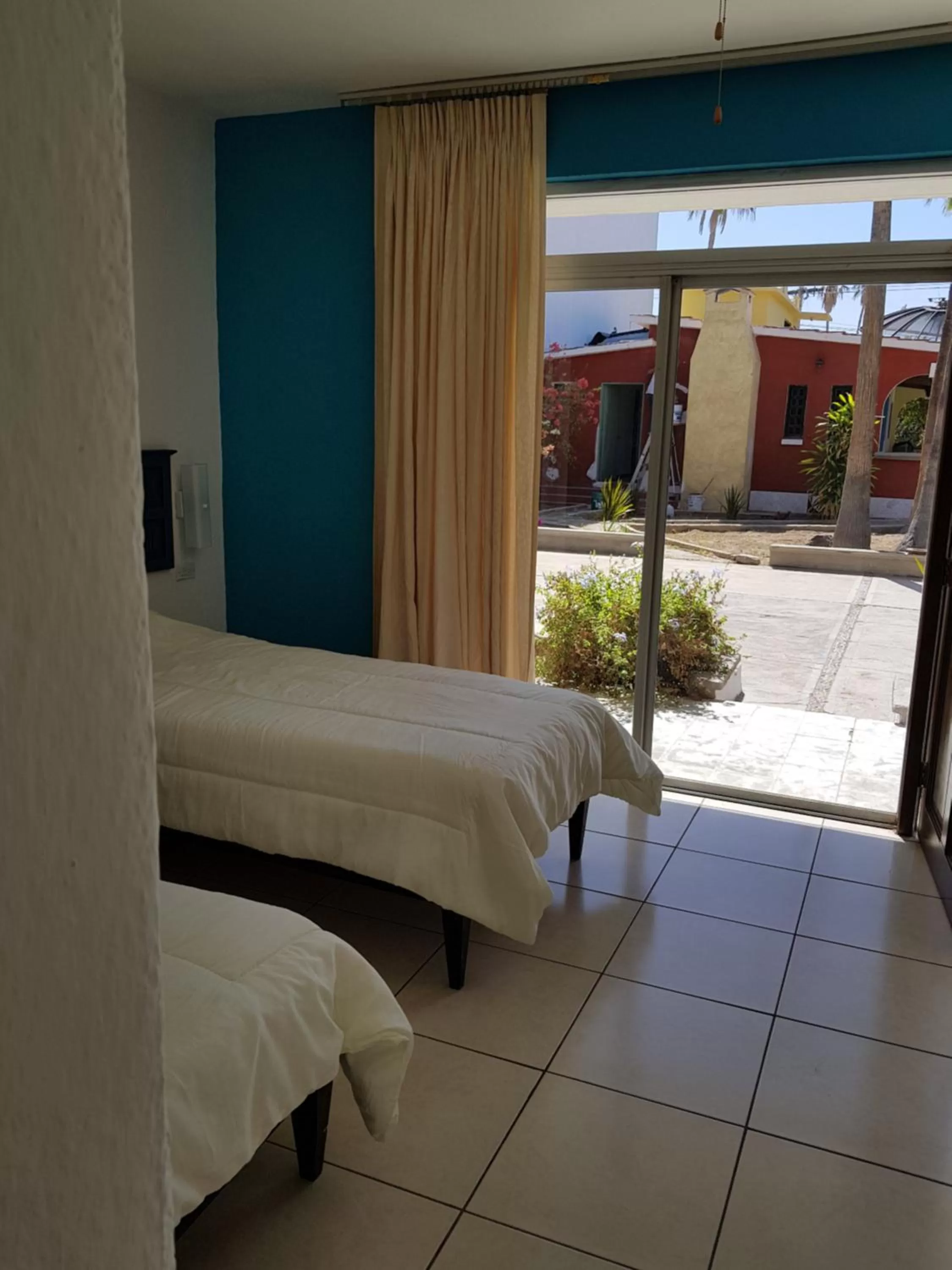 Garden view, Bed in Hotel Calafia