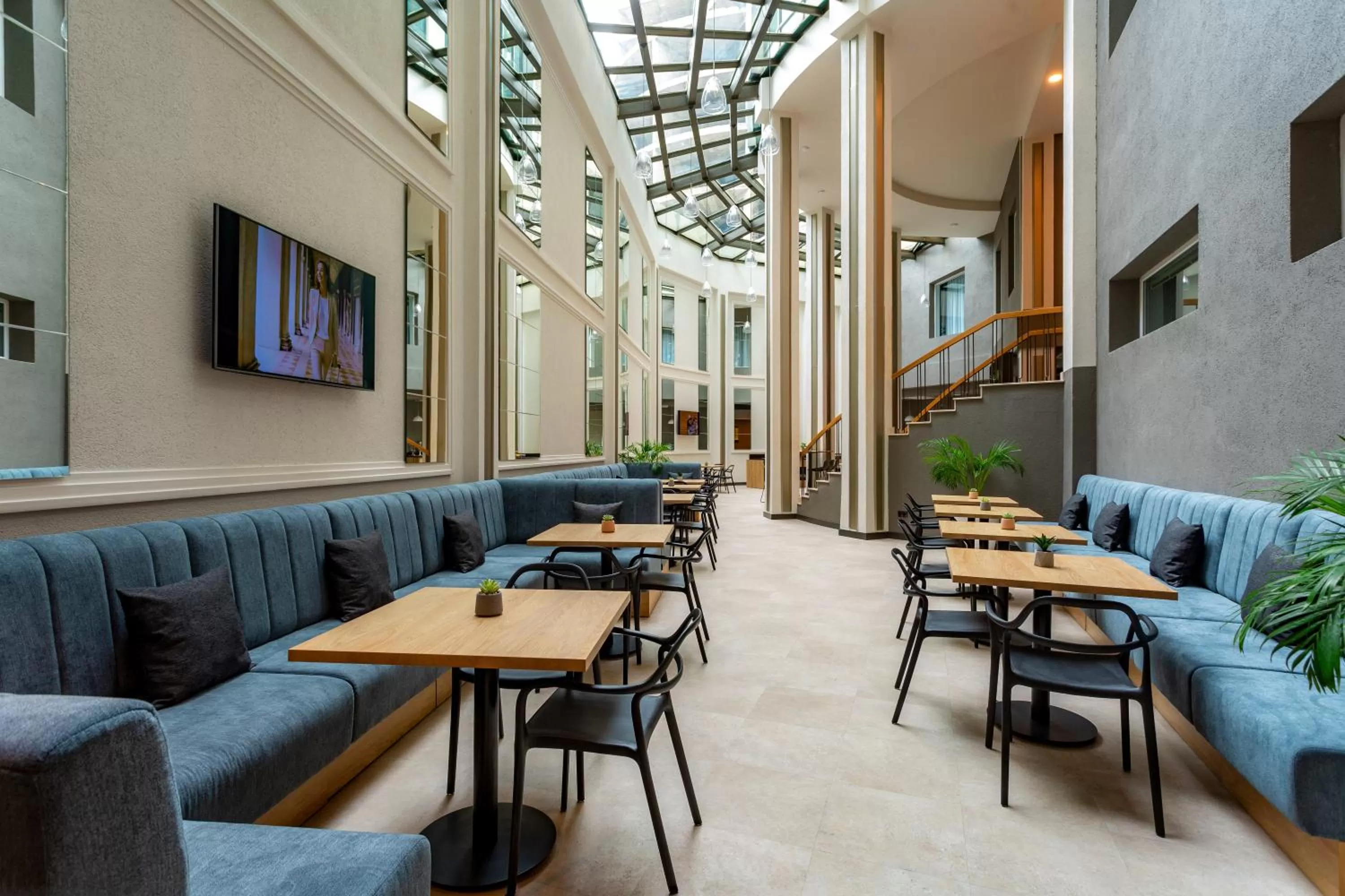 Dining area in Citadines City Centre Tbilisi