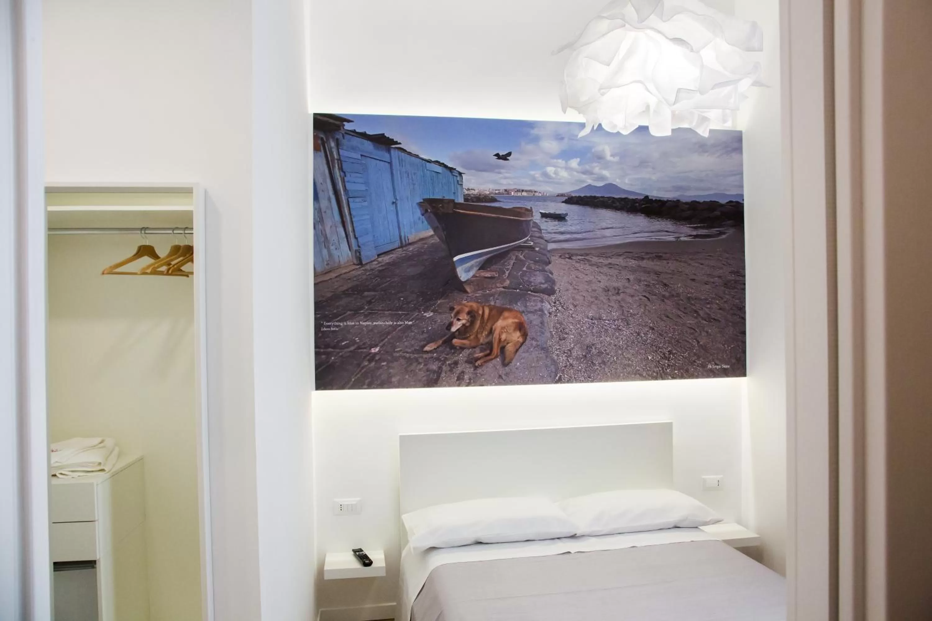 Photo of the whole room in Napolinn