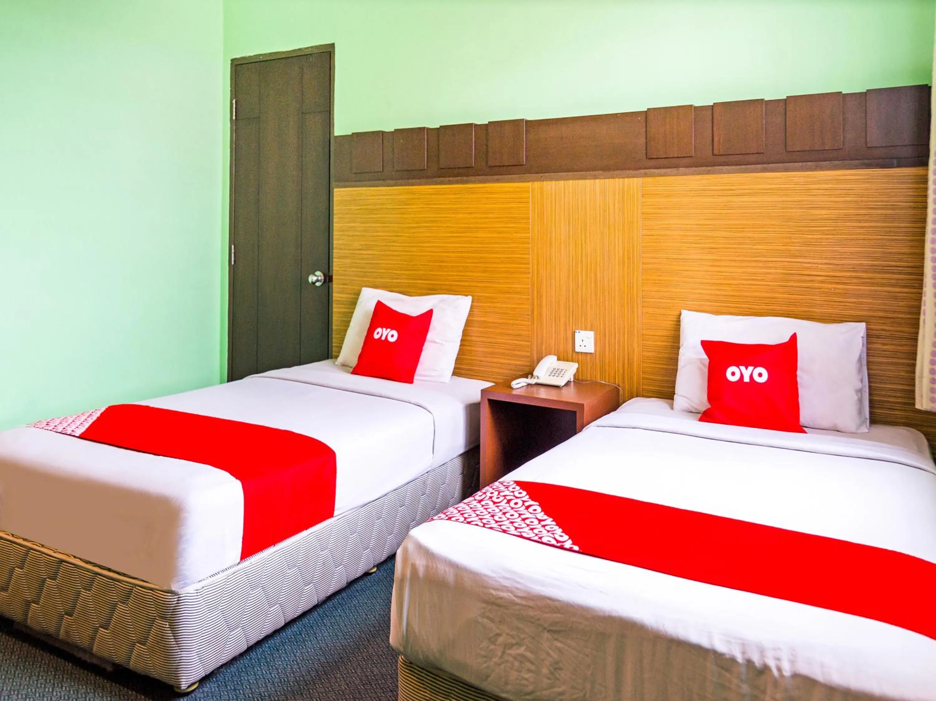 Bedroom, Bed in OYO 89408 Royal Hotel