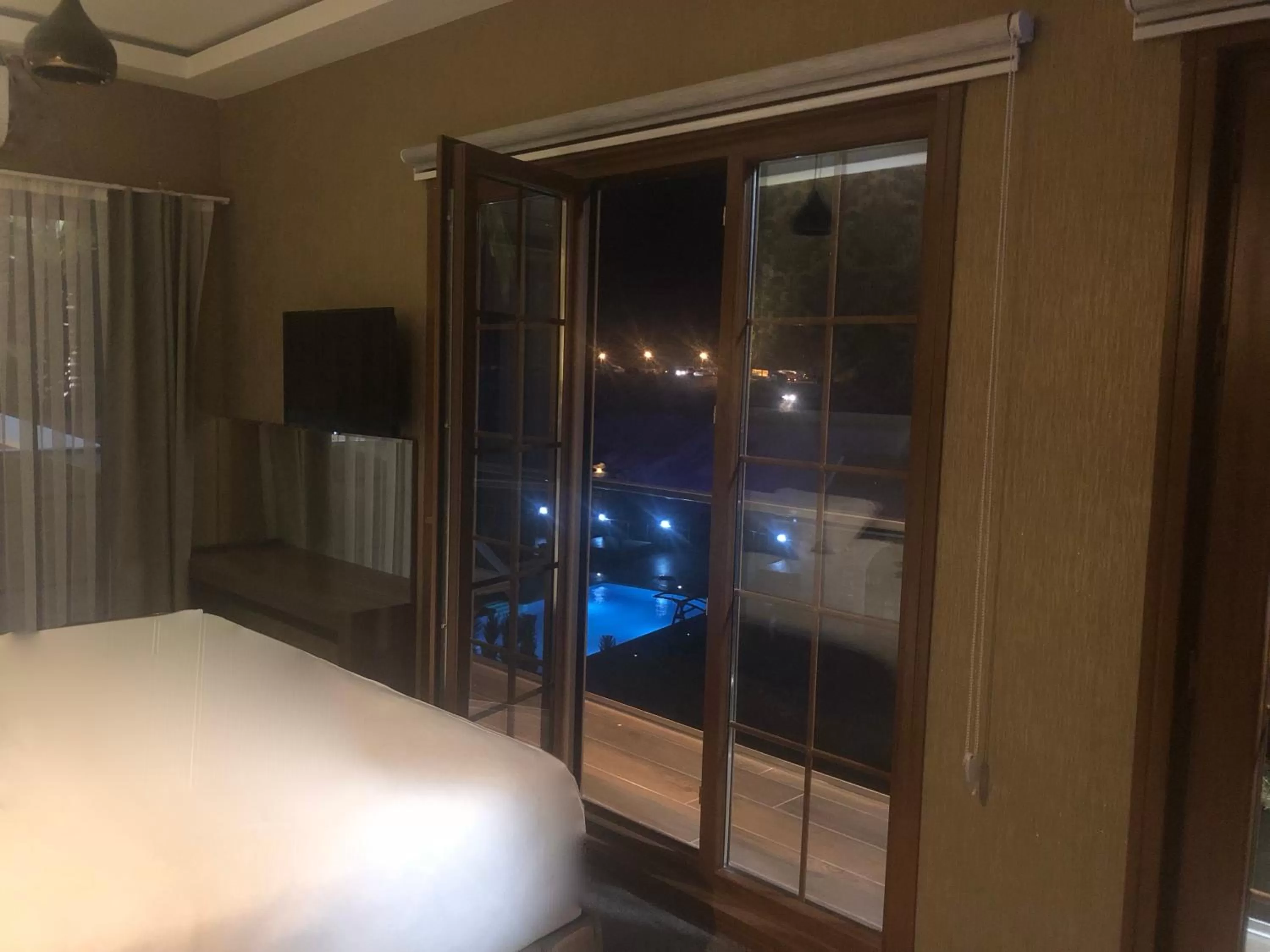 Communal lounge/ TV room, Bed in Villa Da Otel