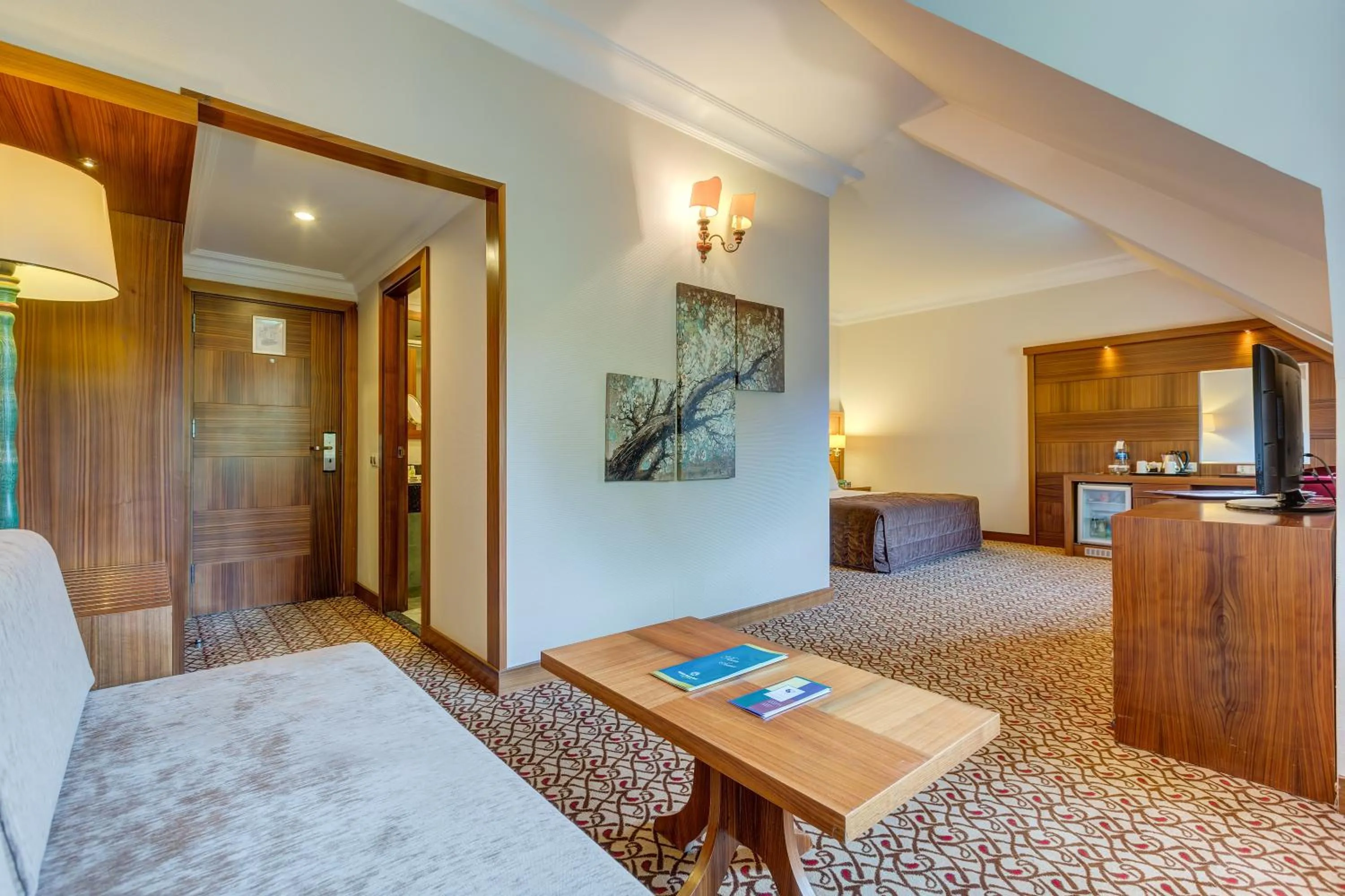 Photo of the whole room, Bed in Buyuk Abant Hotel