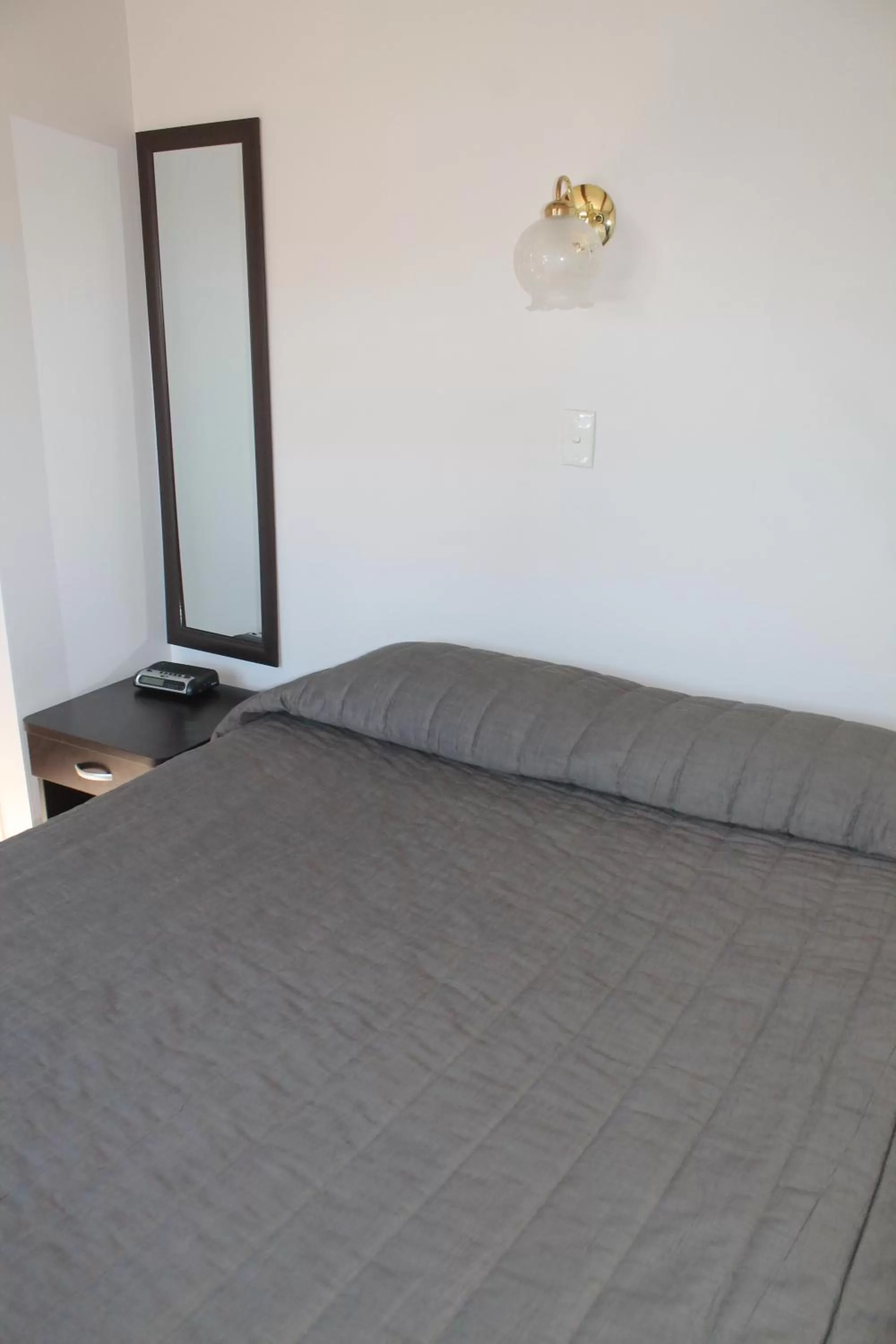 Bedroom, Bed in Riverview Motel