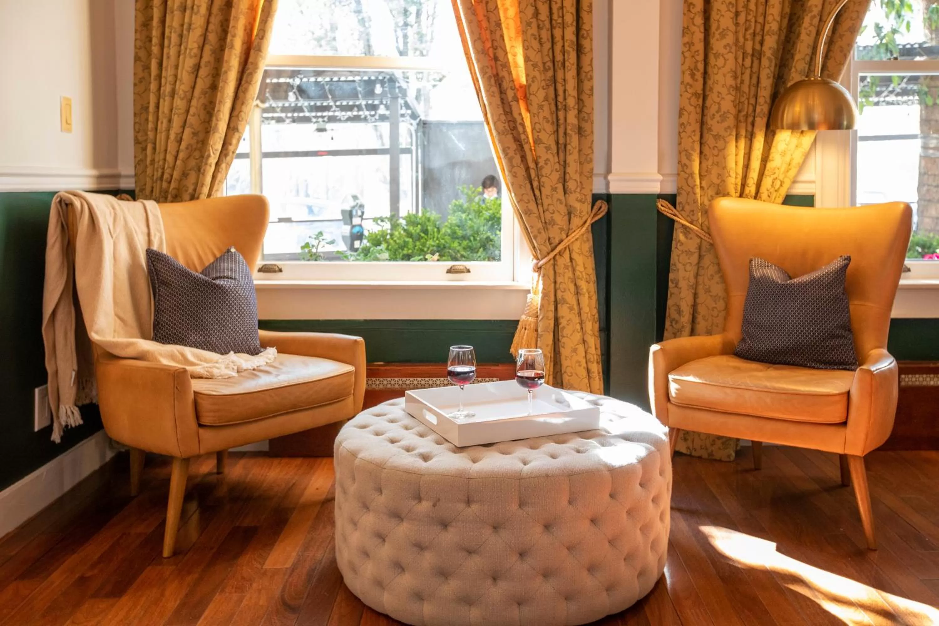 Living room in Washington Square Inn