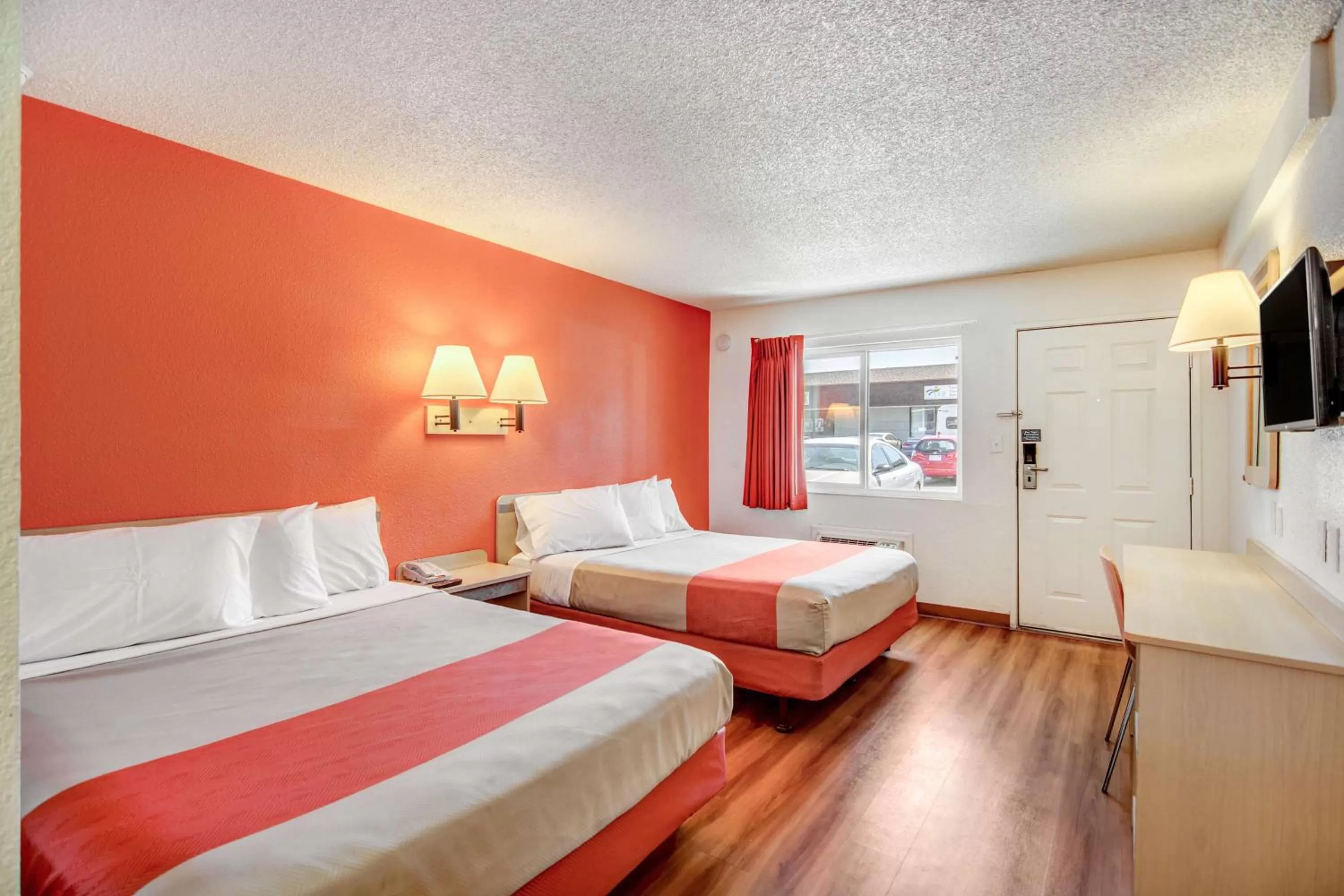 TV and multimedia, Bed in Motel 6-Stockton, CA - North