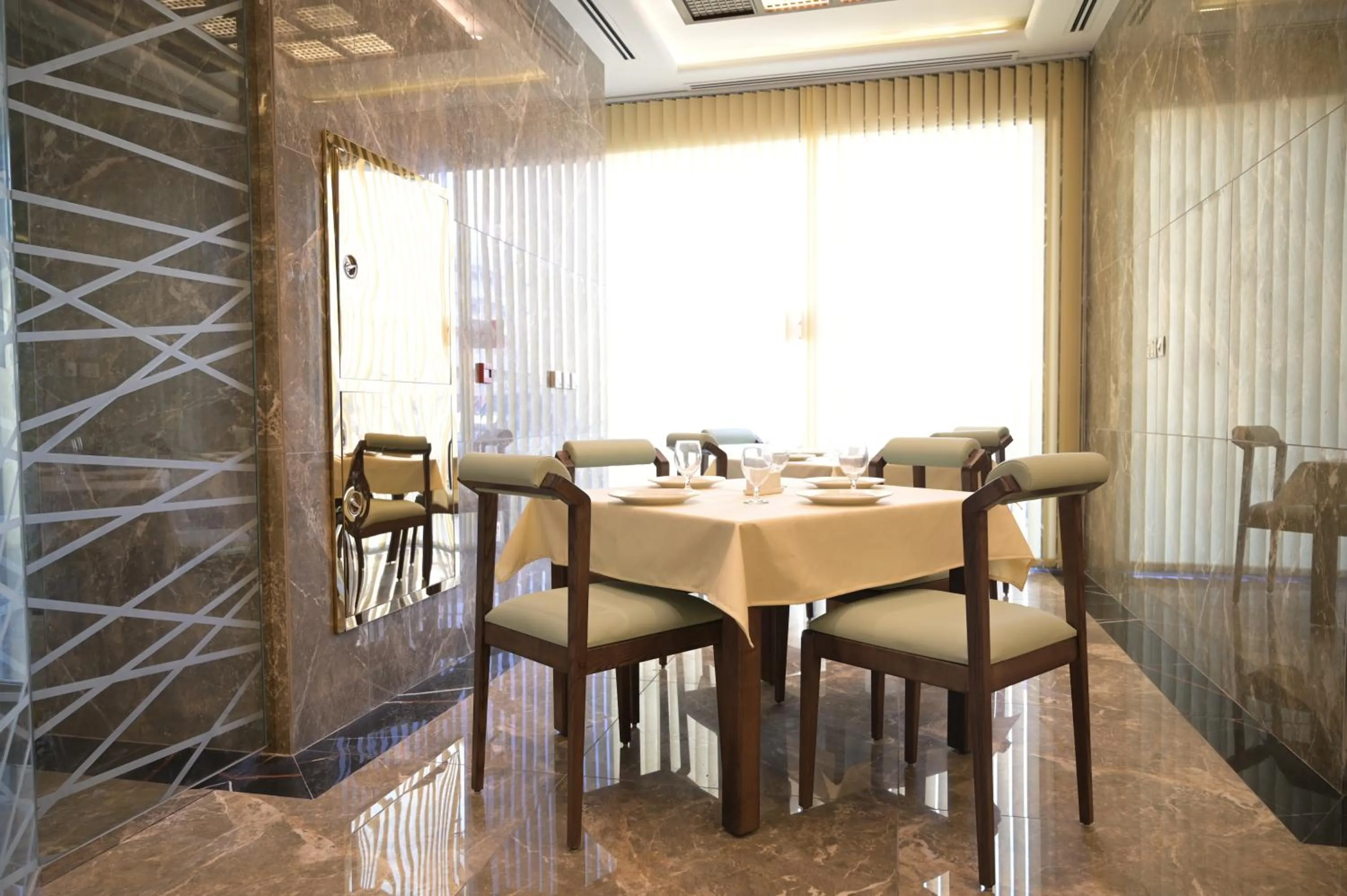 Restaurant/places to eat in Garden City Hotel Dubai