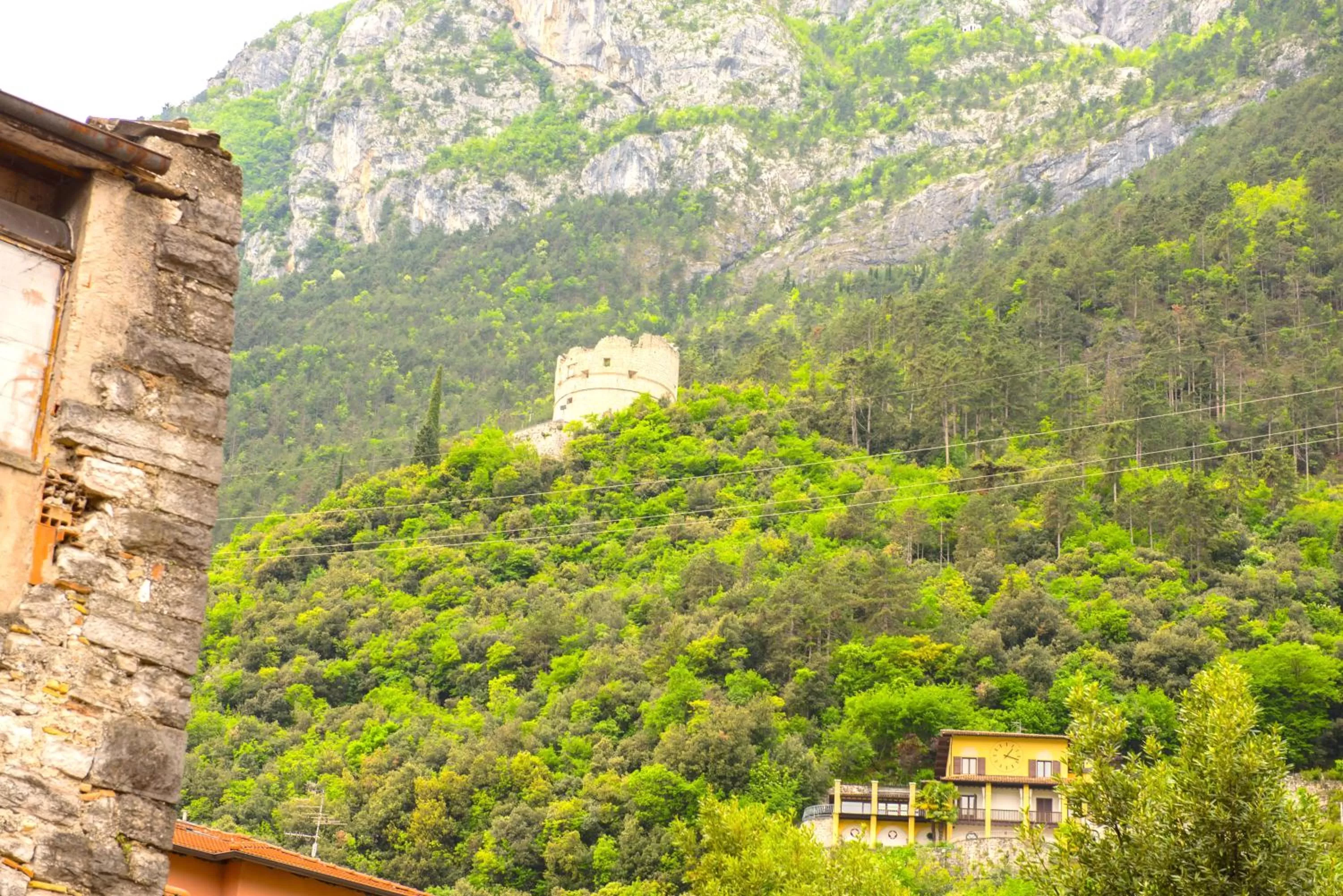 Nearby landmark in 1Dest - Sweet Spot