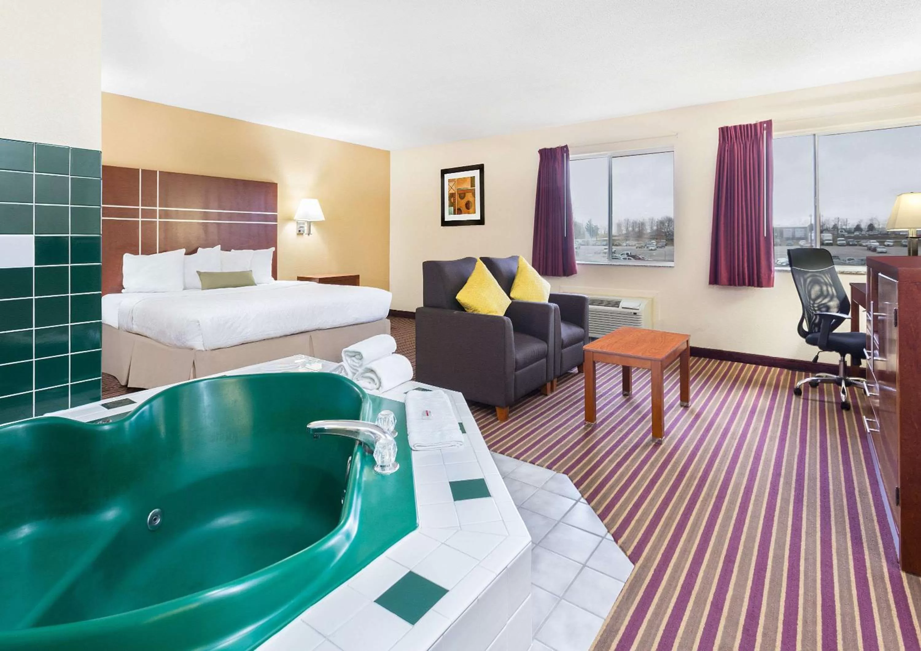 Photo of the whole room, Bed in Baymont by Wyndham Bowling Green