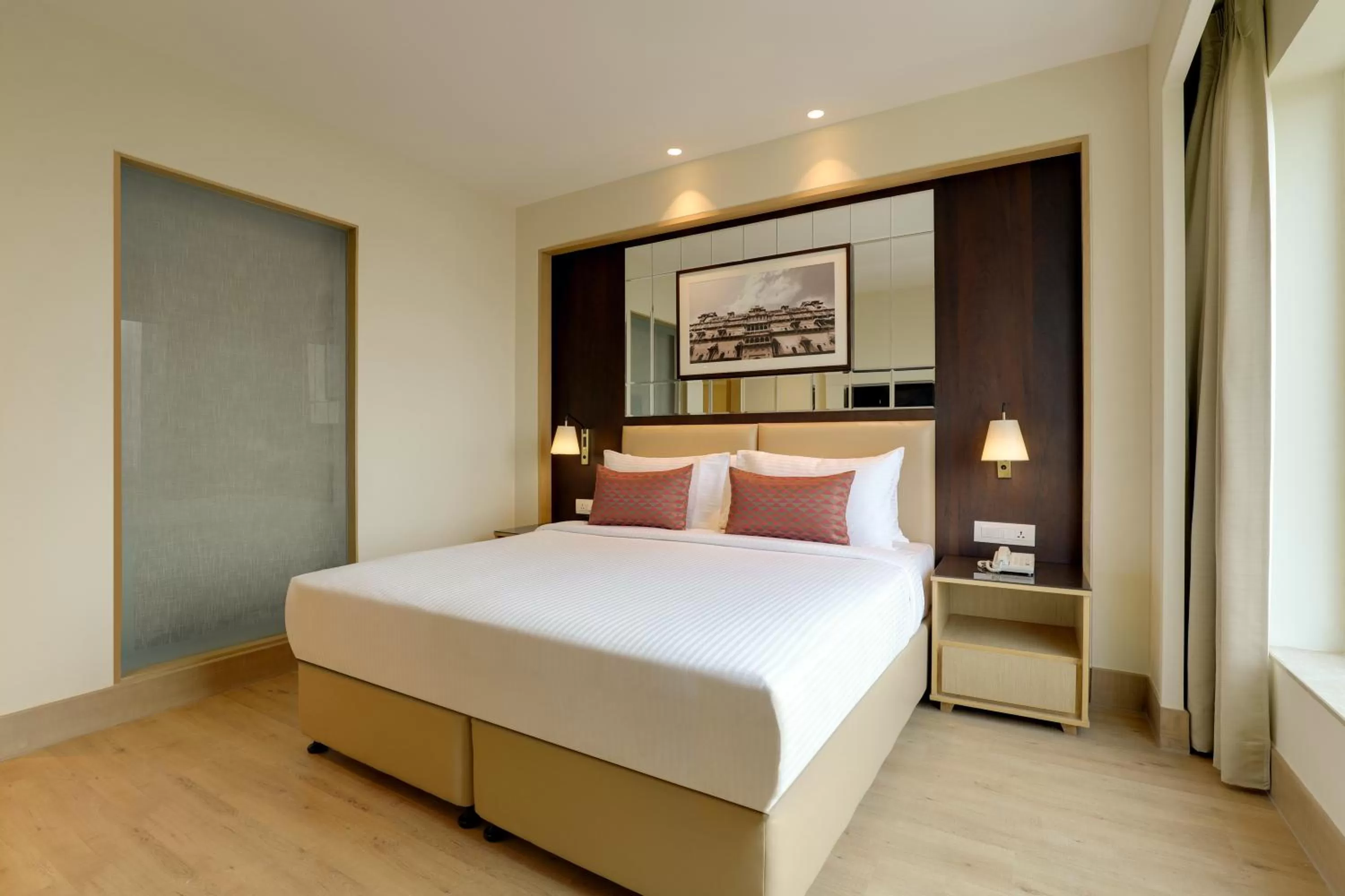 Bedroom, Bed in Lemon Tree Hotel, Jhansi