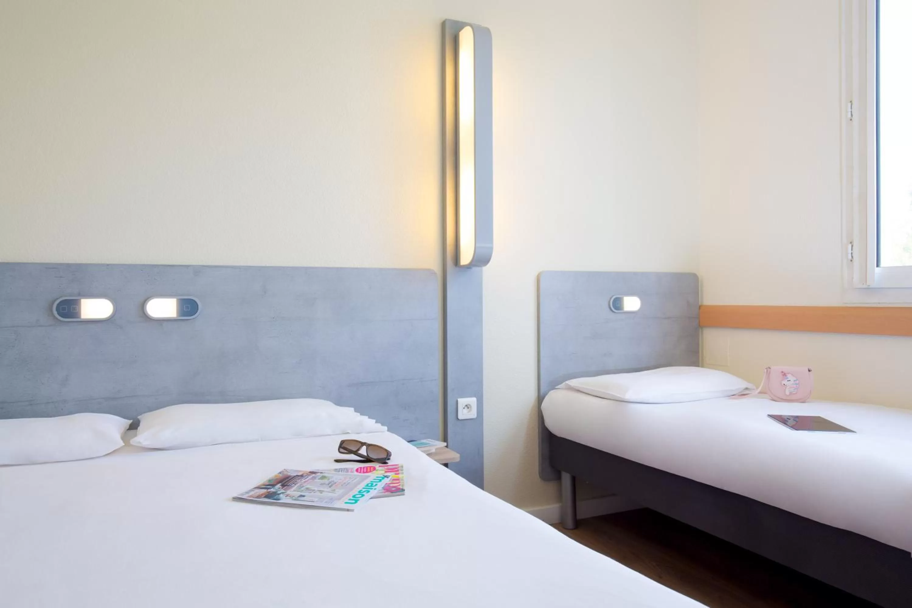 Bedroom, Bed in ibis budget Aubagne Paluds Agora