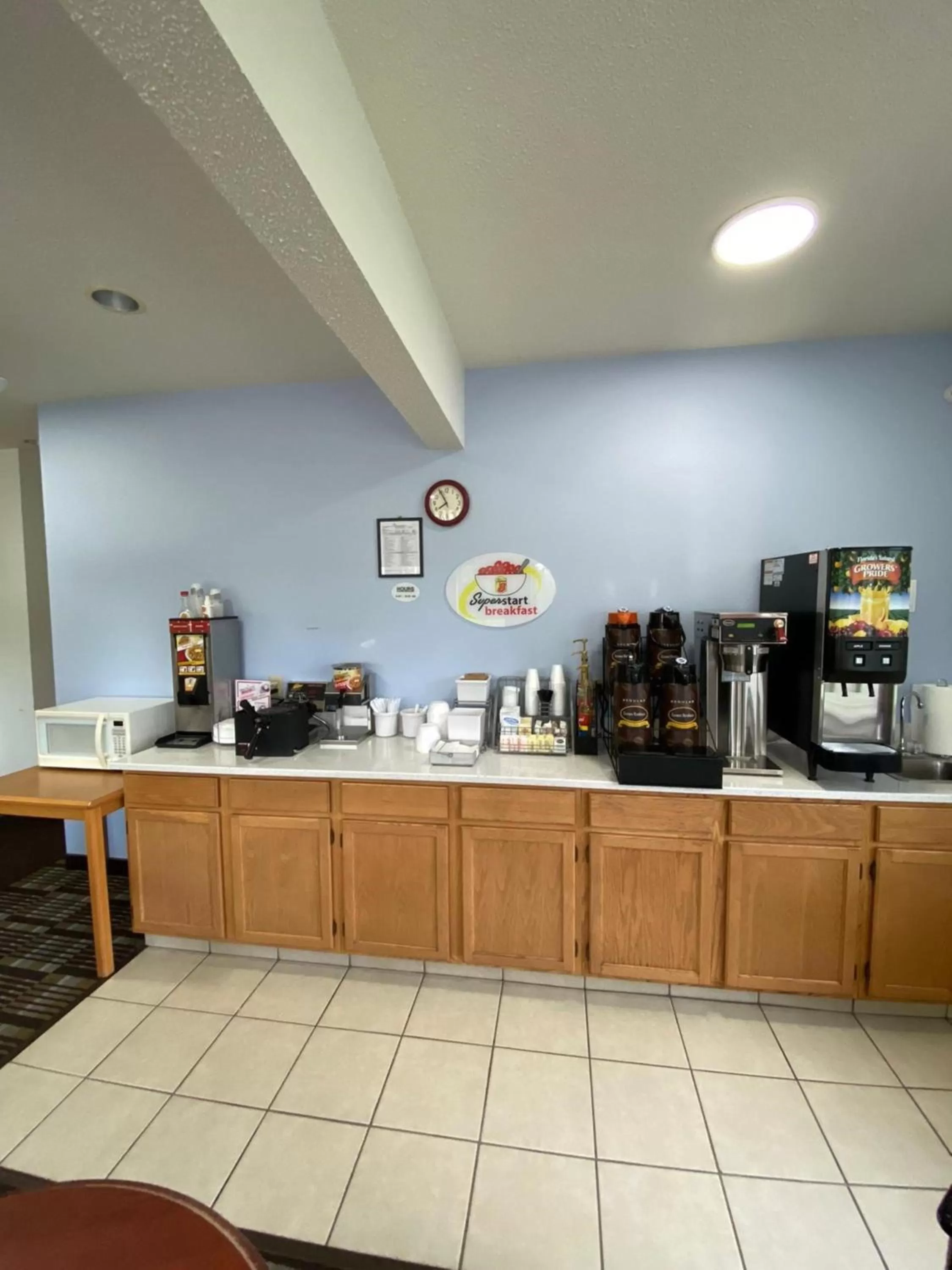 Continental breakfast in Super 8 by Wyndham Ida Grove