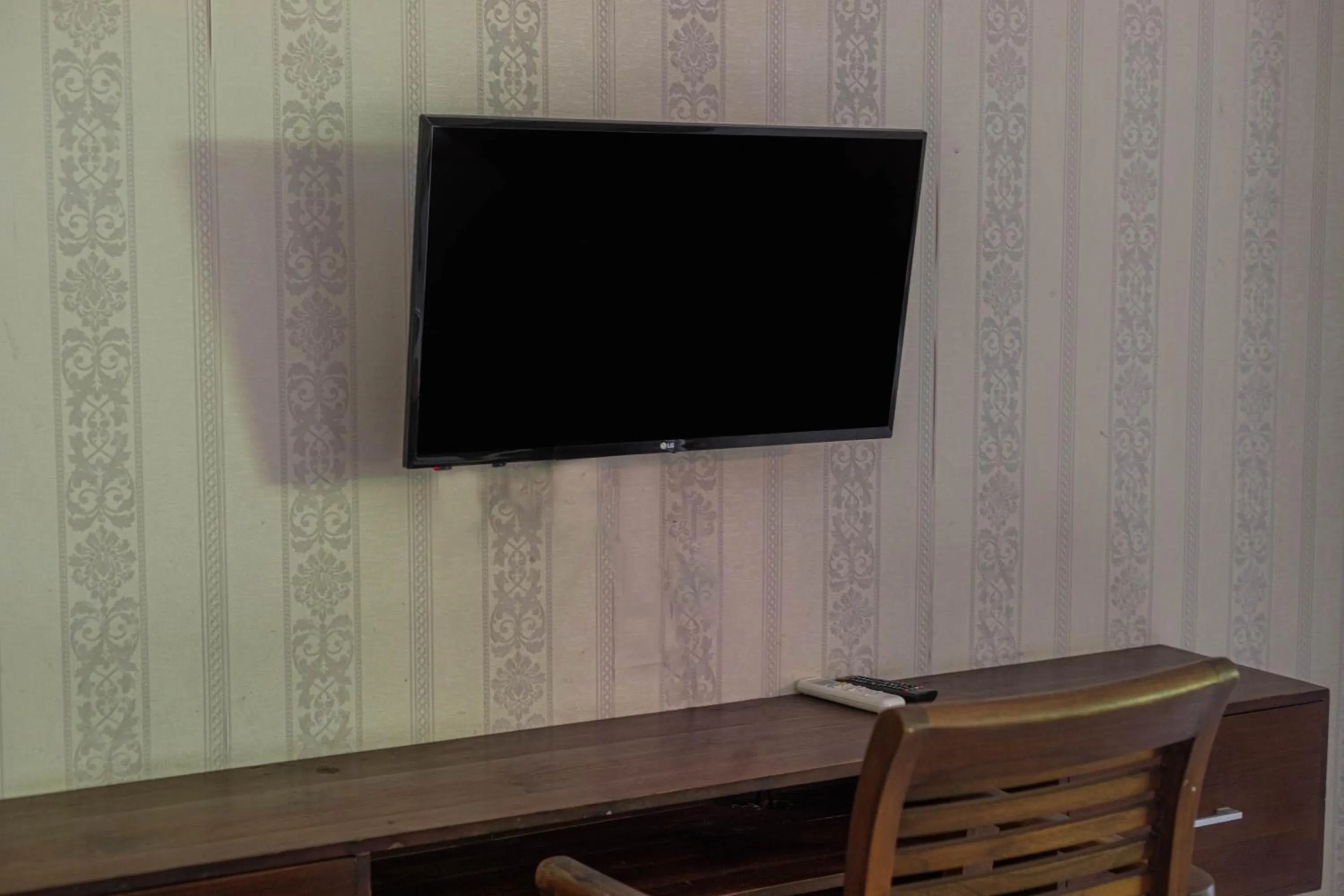 TV and multimedia in Puri Mango Guest House Sanur