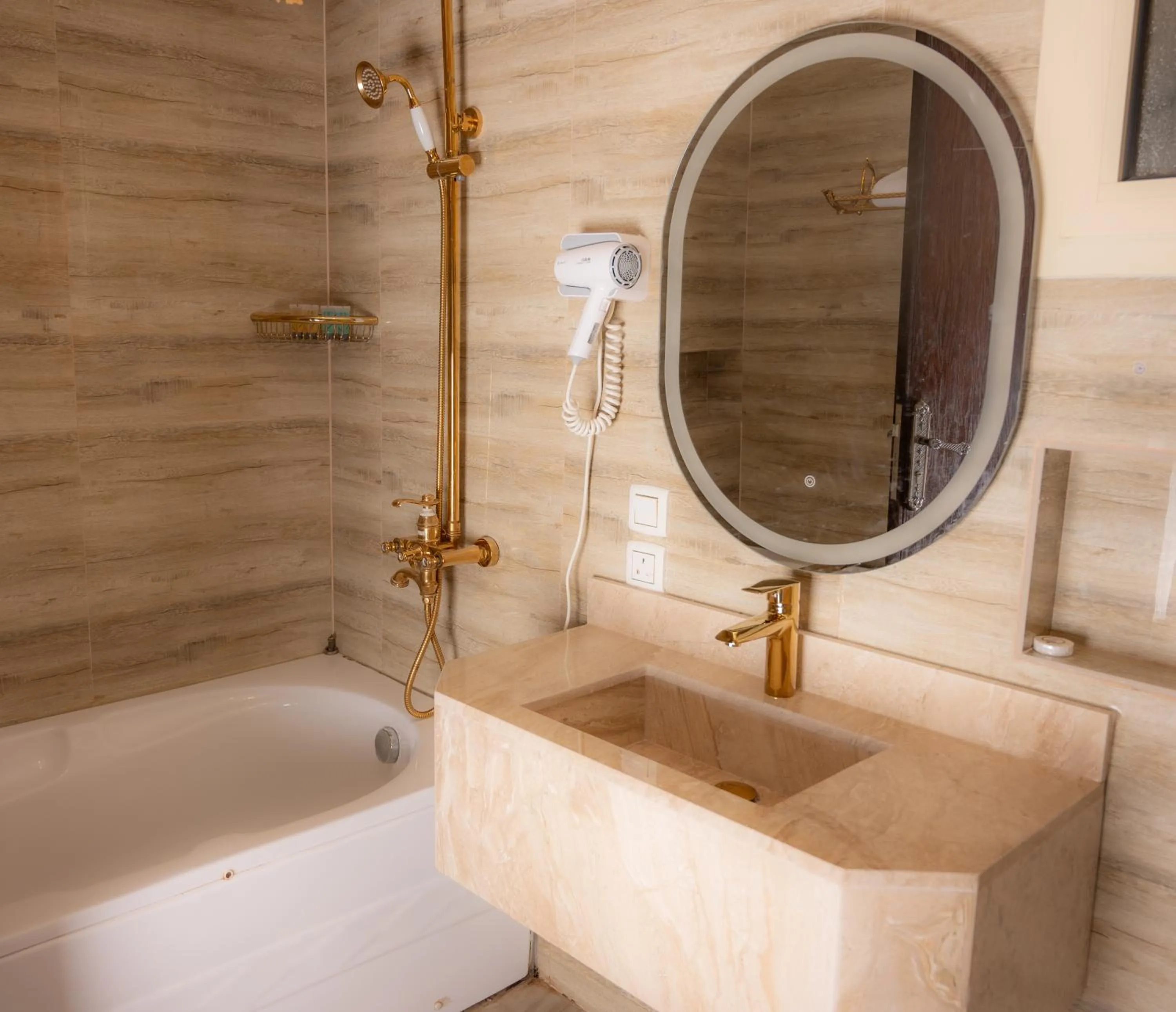 Shower in Areen Hotel فندق ارين