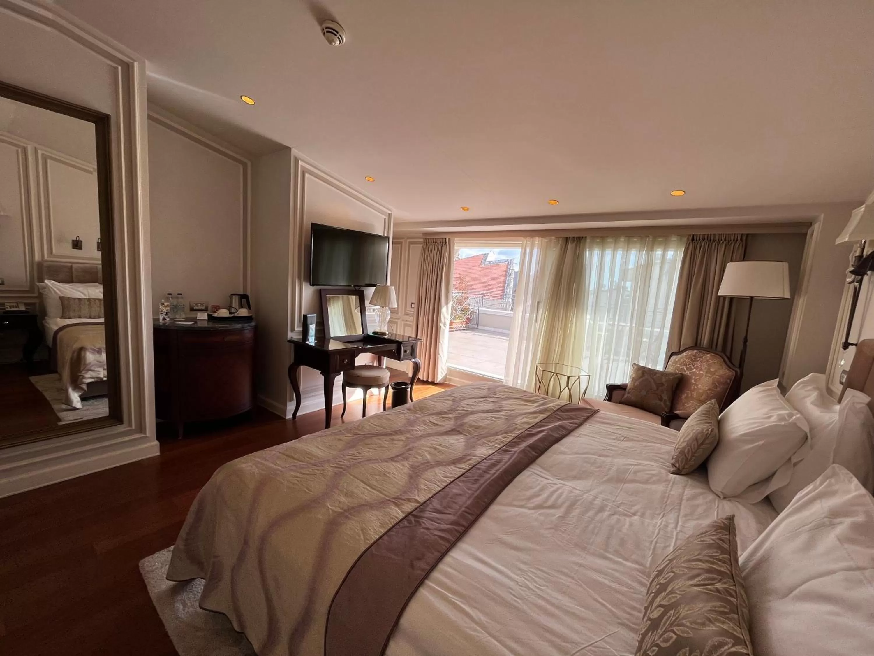 Communal lounge/ TV room, Bed in Arcade Hotel & SPA Nisantasi