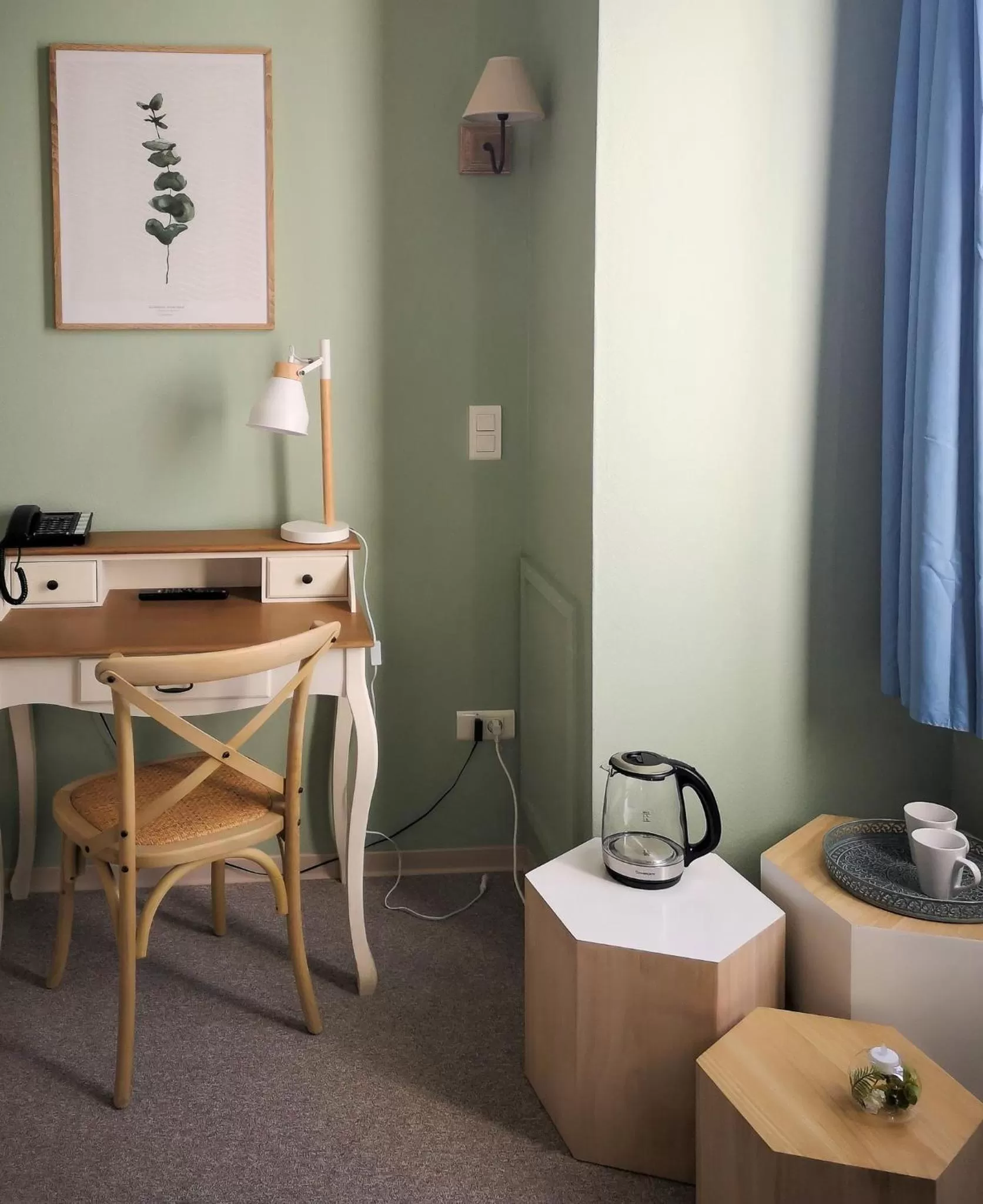 Decorative detail, TV/Entertainment Center in Centre Bol Vert