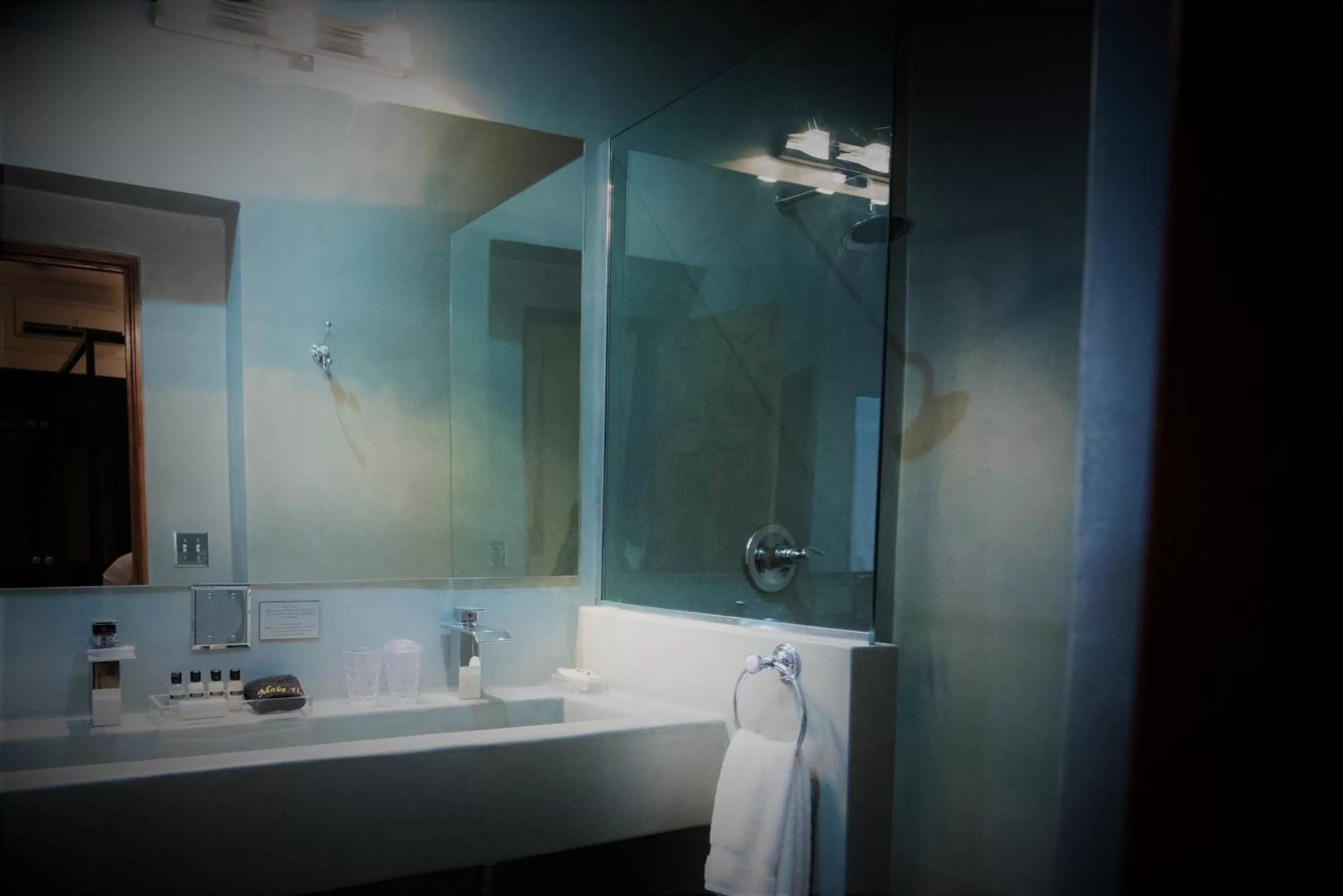 Bathroom in La Isabela Suites