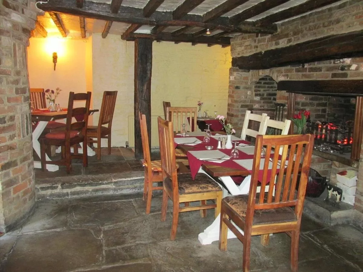 Dining area in Red Lion Coaching Inn