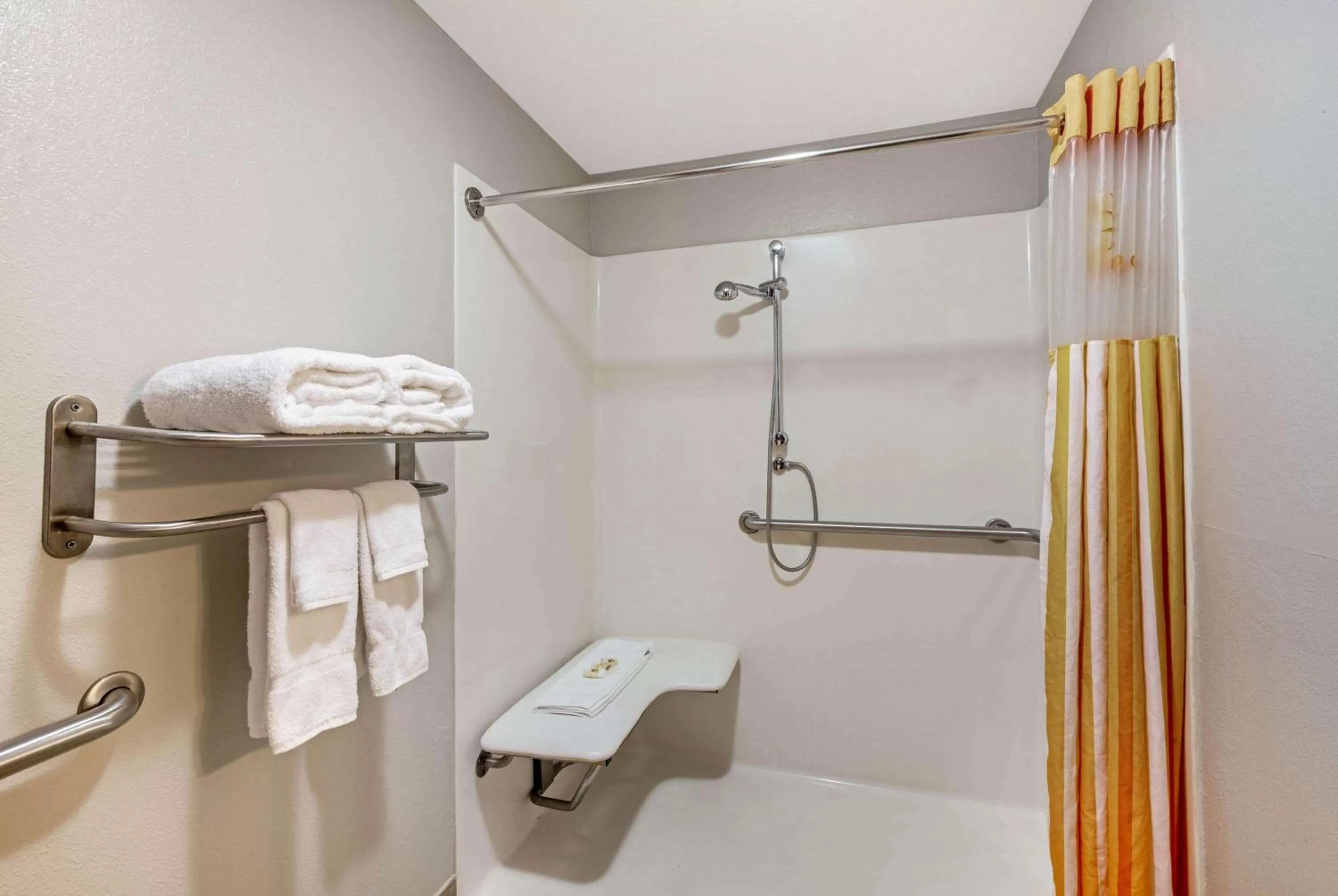 Bathroom in La Quinta by Wyndham New Cumberland - Harrisburg