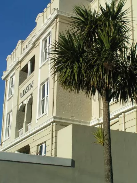 Facade/entrance in Majestic Mansions – Apartments at St Clair