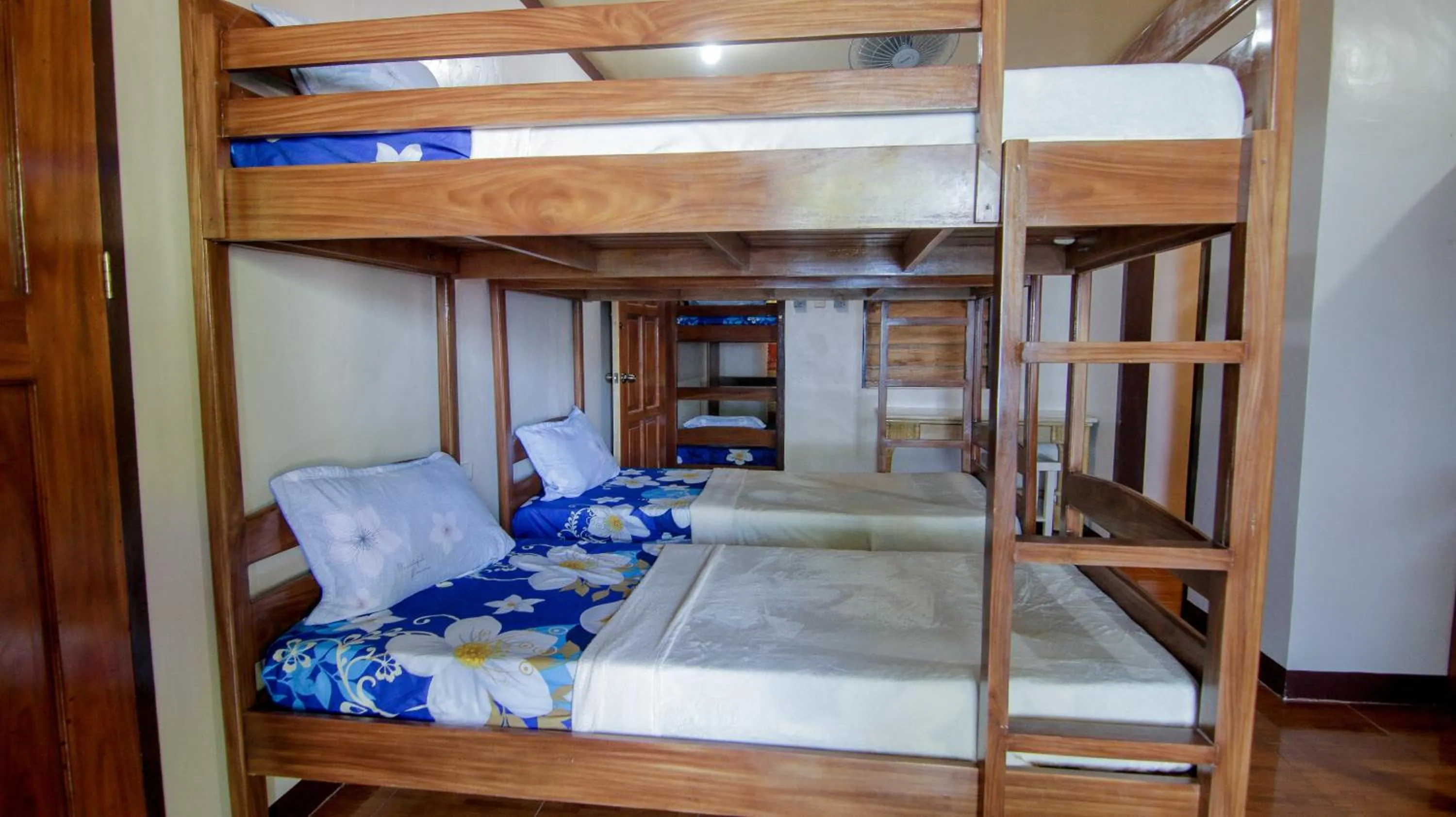 Bed in Gratum Beach Resort