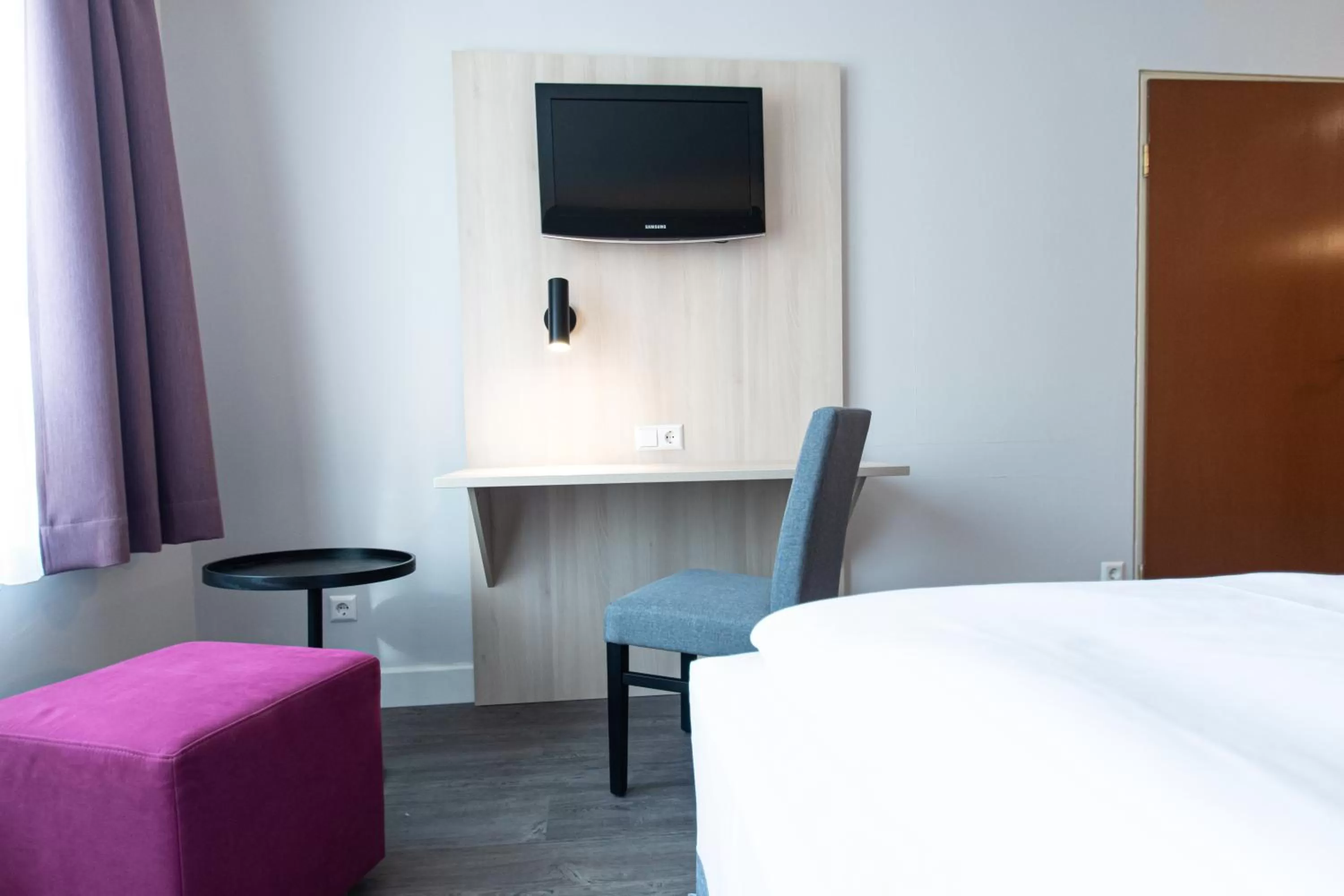 Photo of the whole room, Bed in Taste Hotel Hockenheim