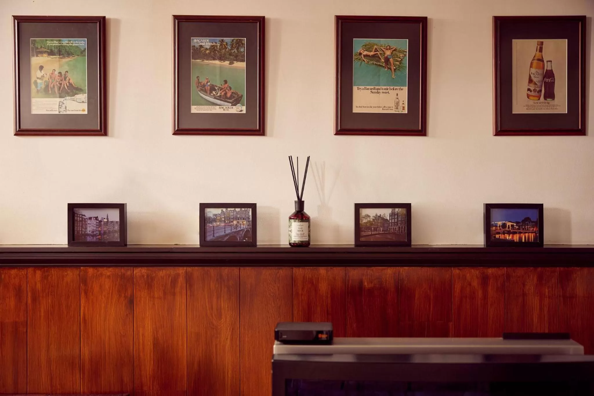 TV and multimedia in Realeneiland Bed & Breakfast