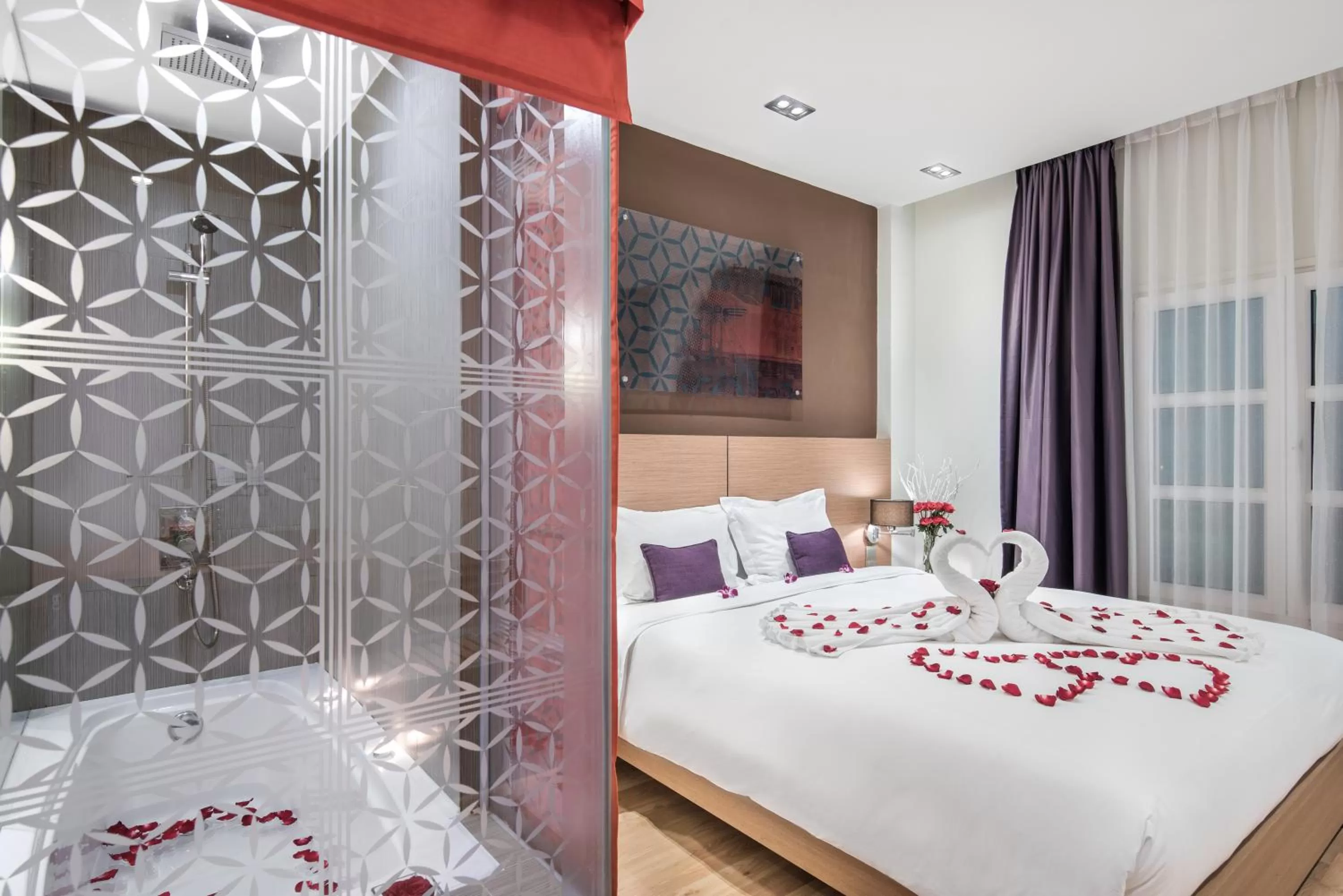 Photo of the whole room, Bed in Mercure Hanoi La Gare Hotel