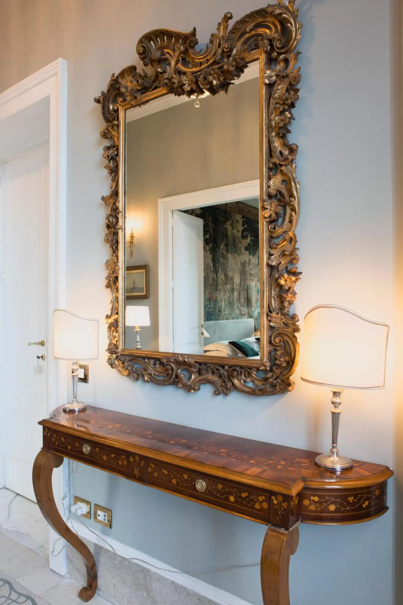 Decorative detail in Vittoria - house of charme