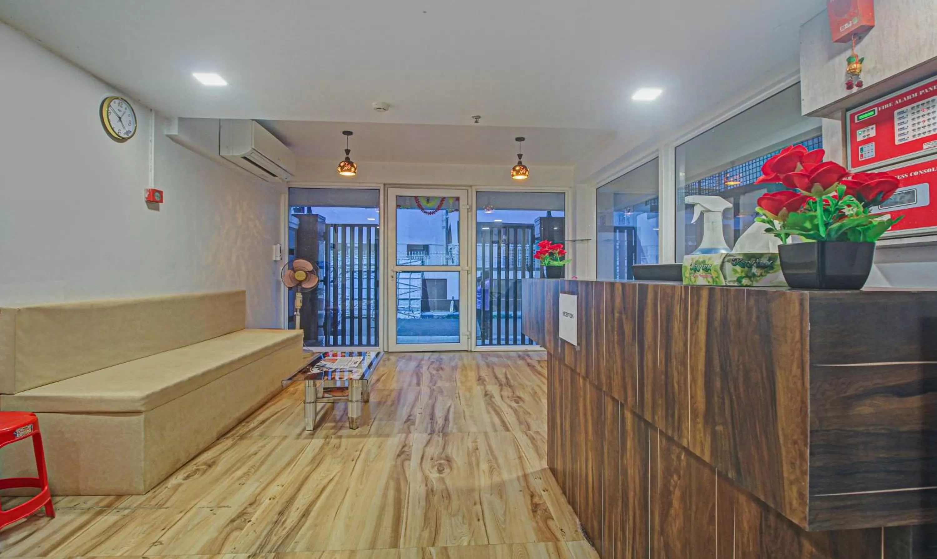 Lobby or reception in Itsy Hotels Reotel Near Rabindra Sarobar