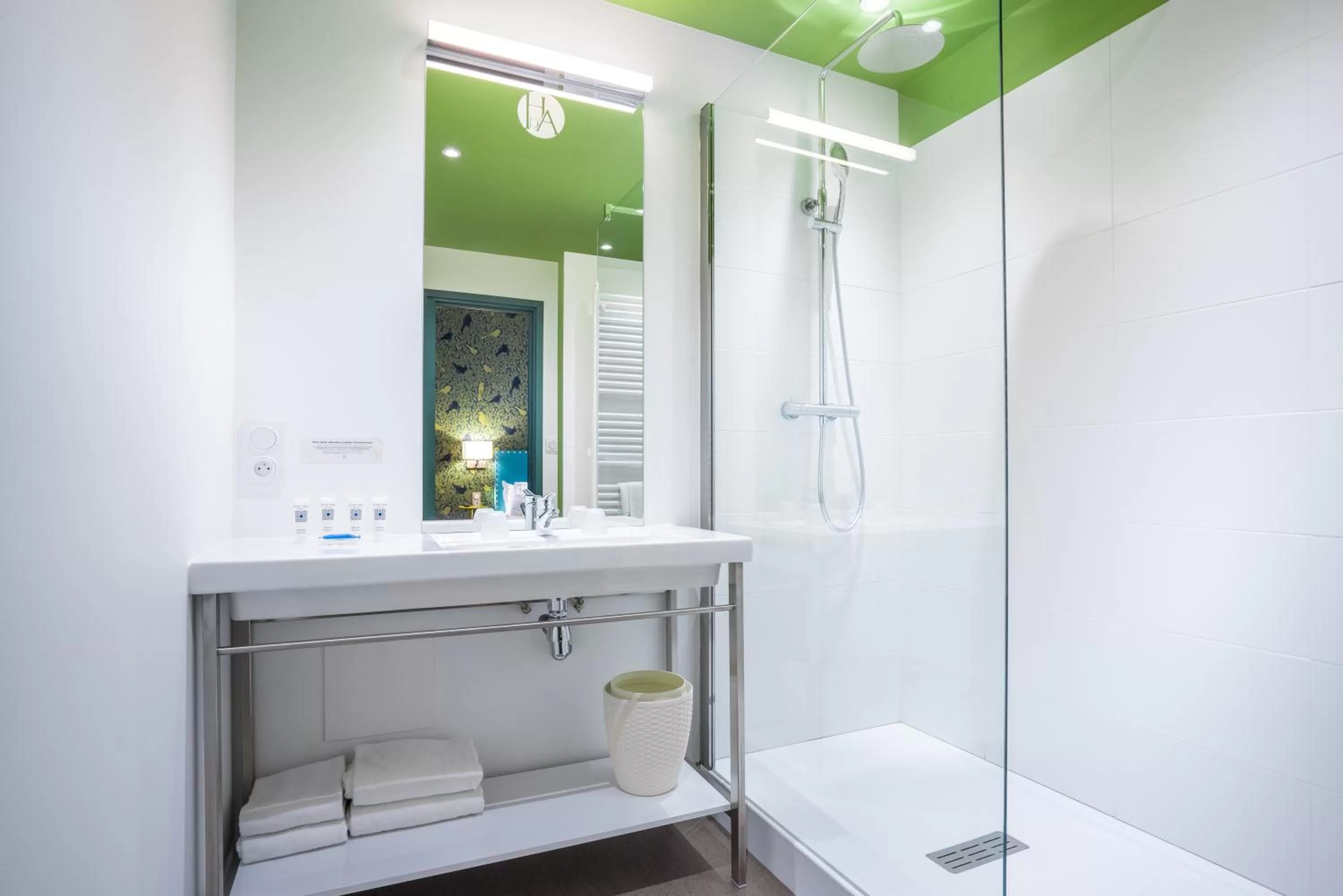 Shower in Hotel d'Angleterre