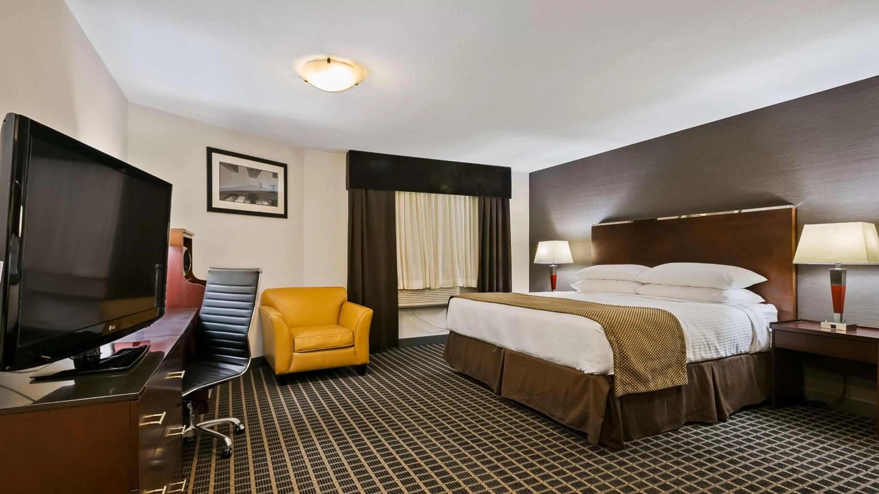 Photo of the whole room, Bed in Best Western Airport Inn