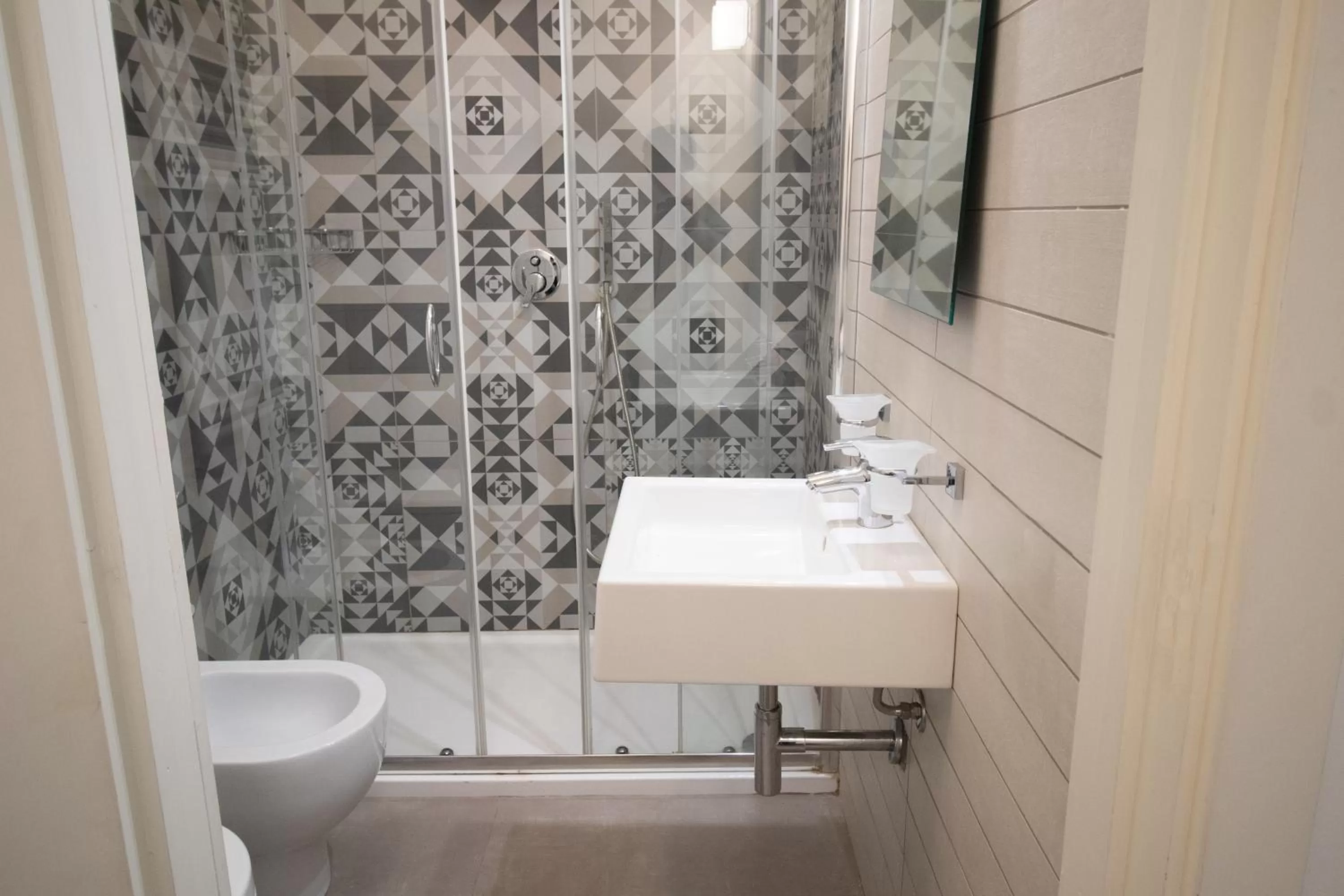 Shower in Casa Balmes