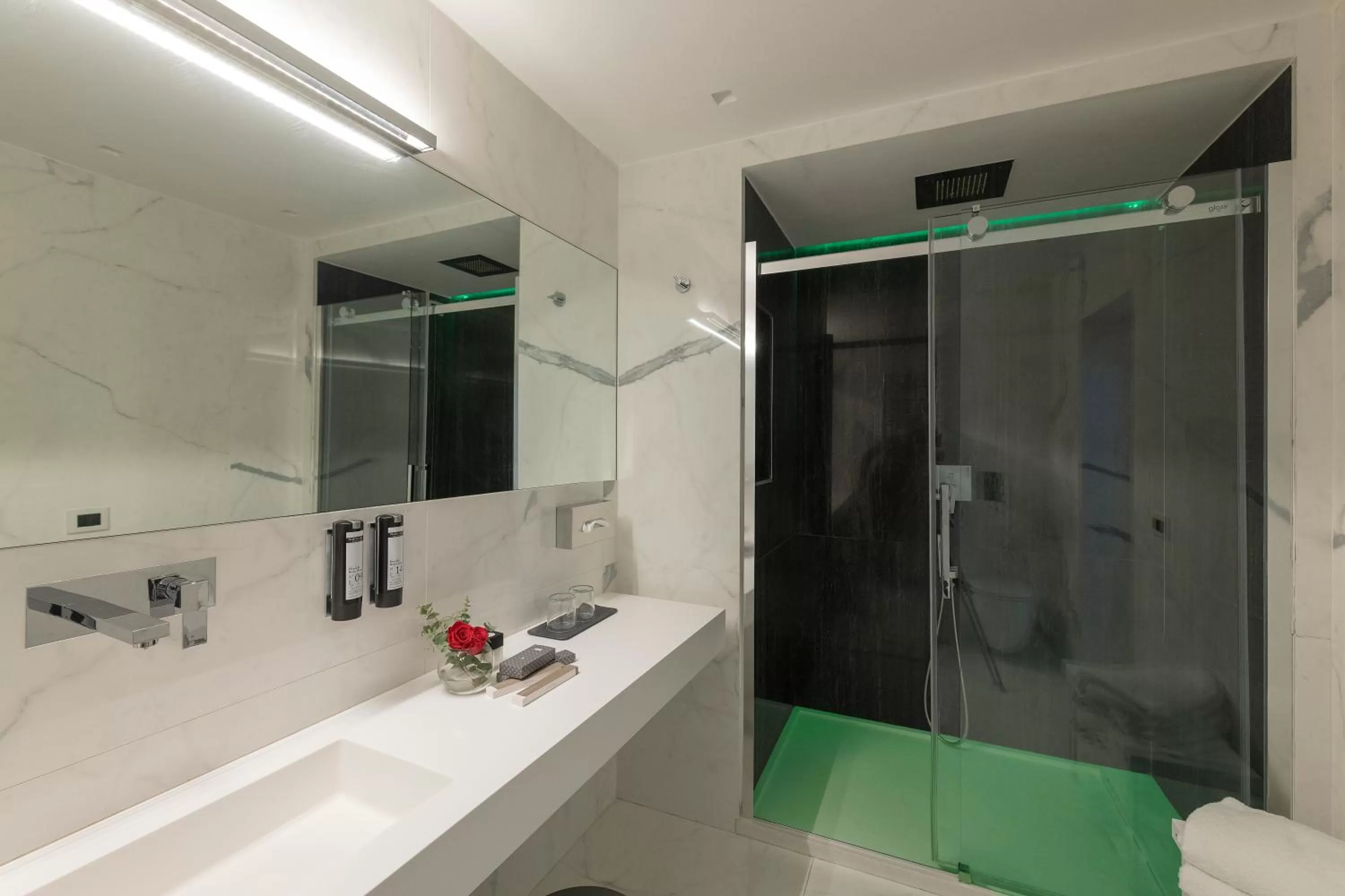 Shower in Argentina Residenza Style Hotel