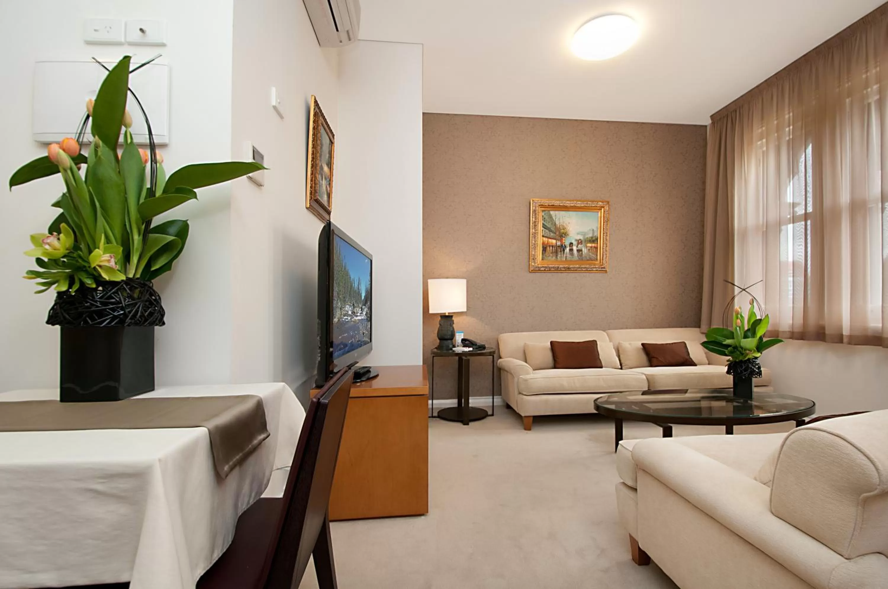 TV and multimedia, Bed in Adabco Boutique Hotel Adelaide